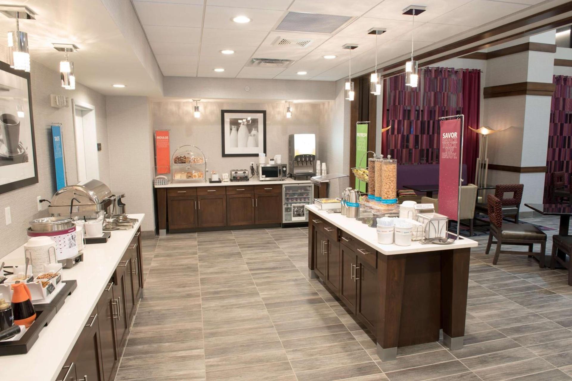 Hampton Inn & Suites Bay City photo 12