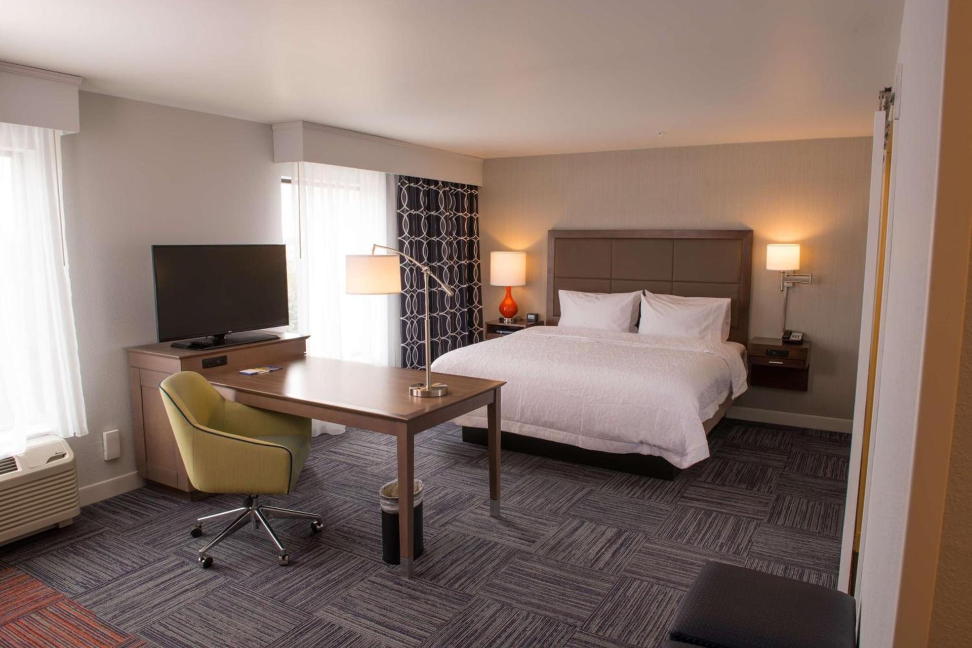 Hampton Inn & Suites Bay City photo 20