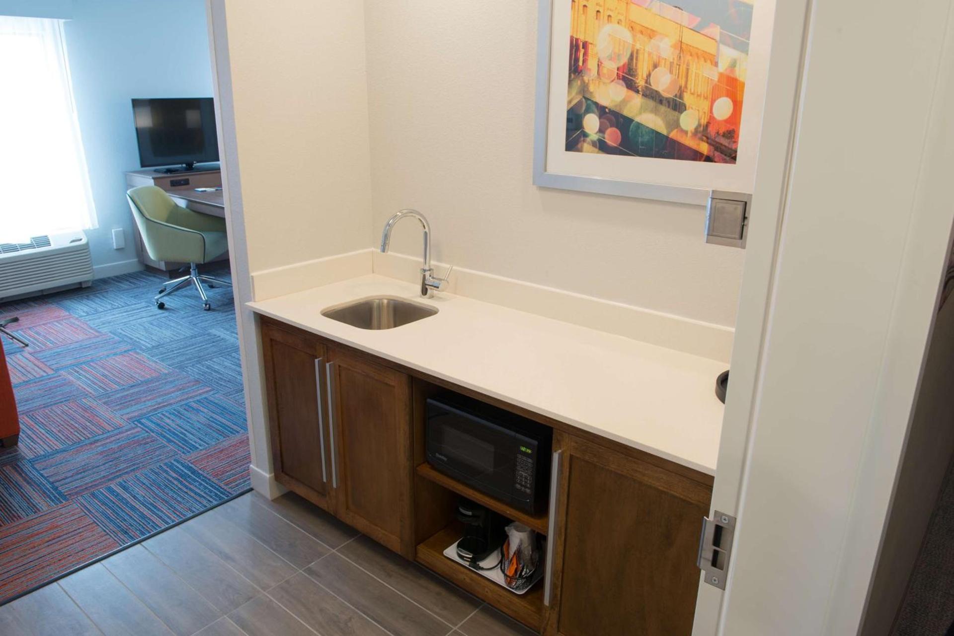 Hampton Inn & Suites Bay City photo 34