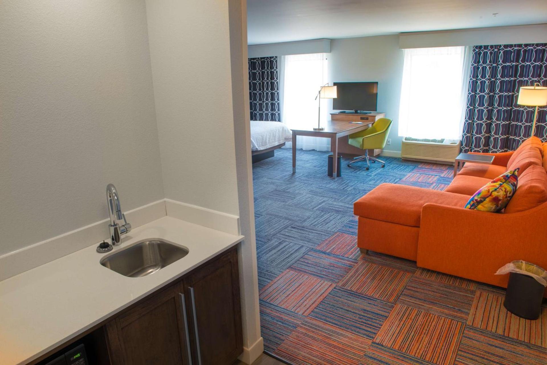 Hampton Inn & Suites Bay City photo 35