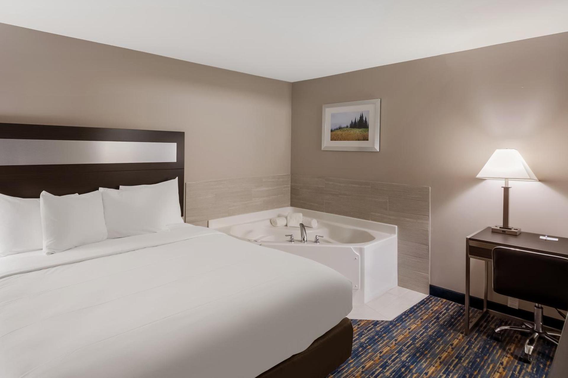 Americas Best Value Inn Farmington photo 2