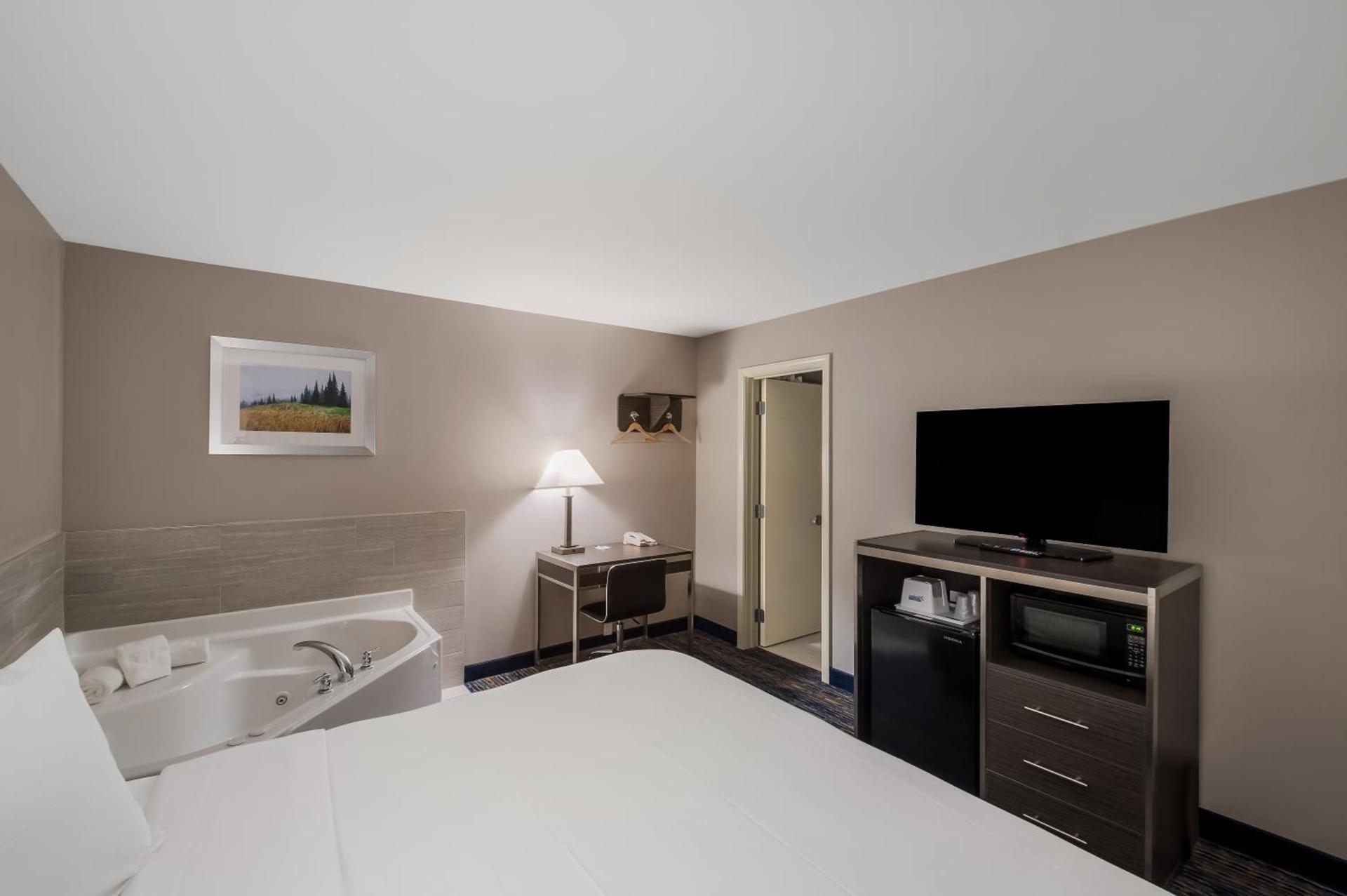 Americas Best Value Inn Farmington photo 6