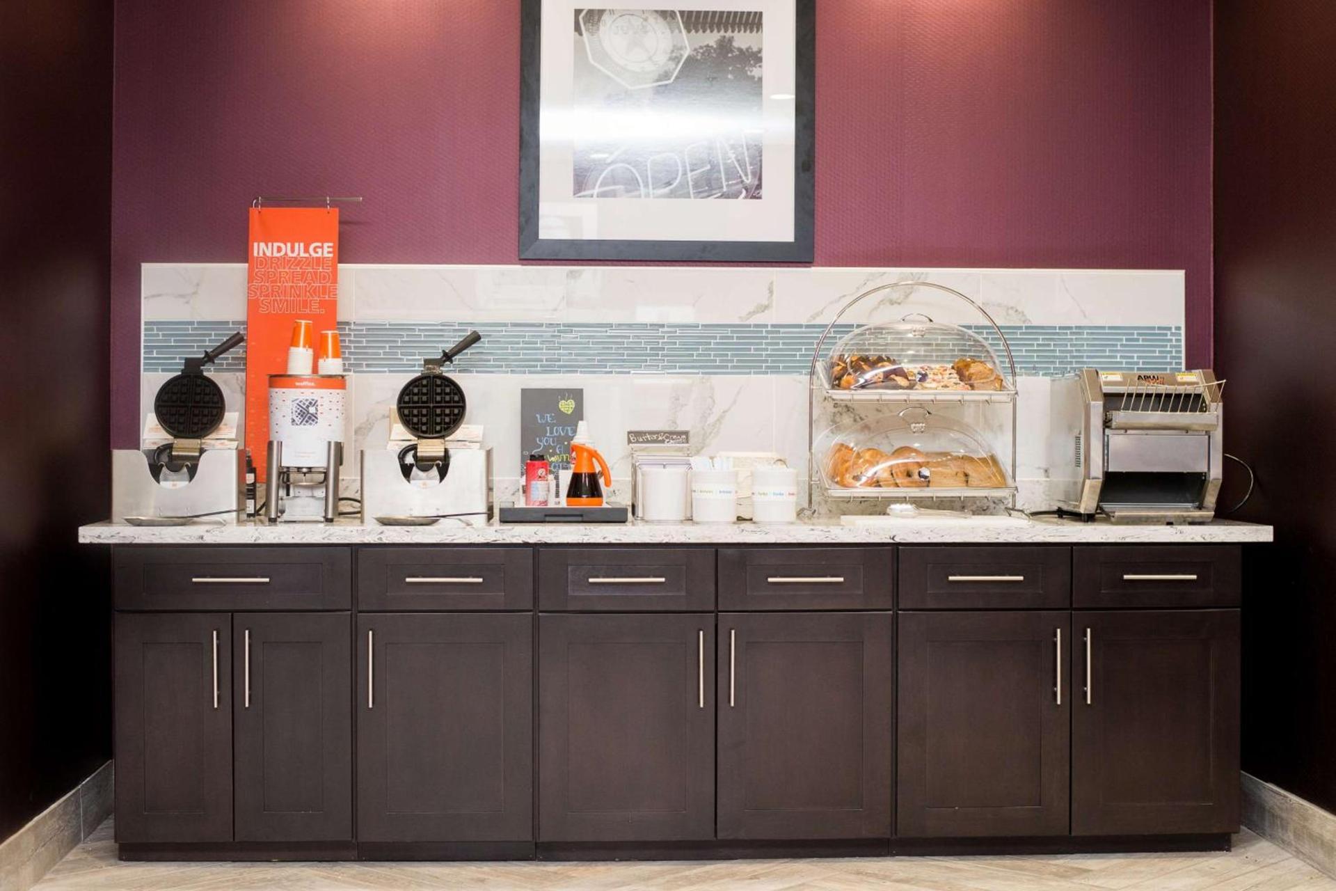 Hampton Inn & Suites Warrington Horsham photo 8
