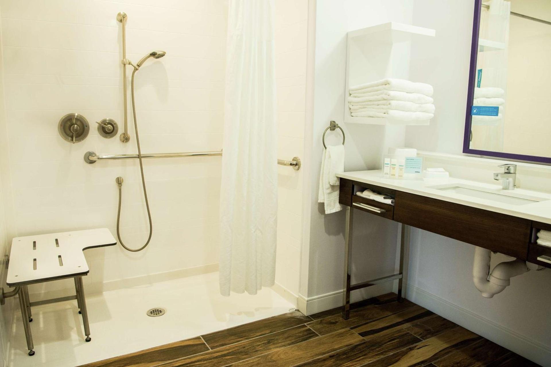 Hampton Inn & Suites Warrington Horsham photo 12