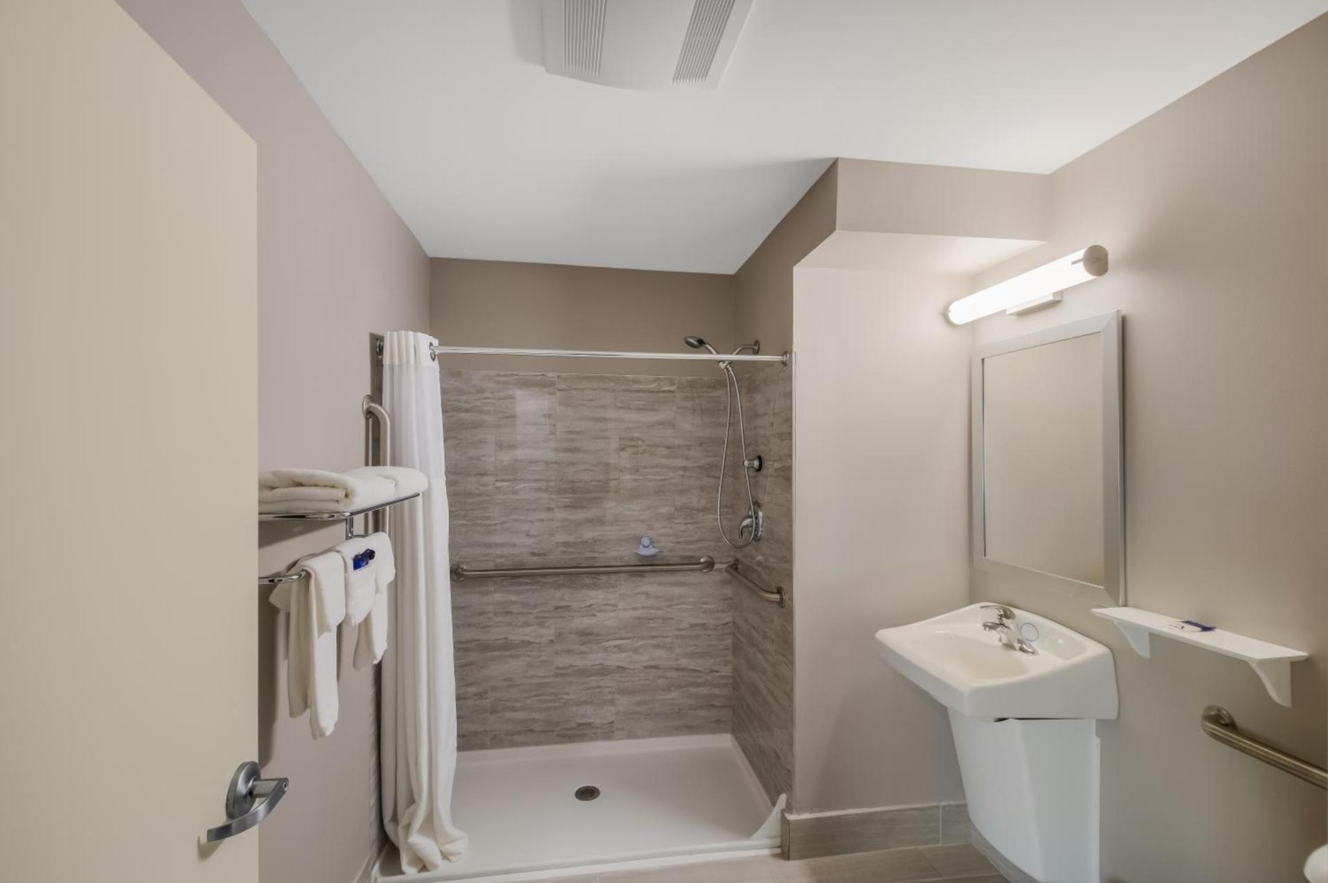 Americas Best Value Inn Farmington photo 8