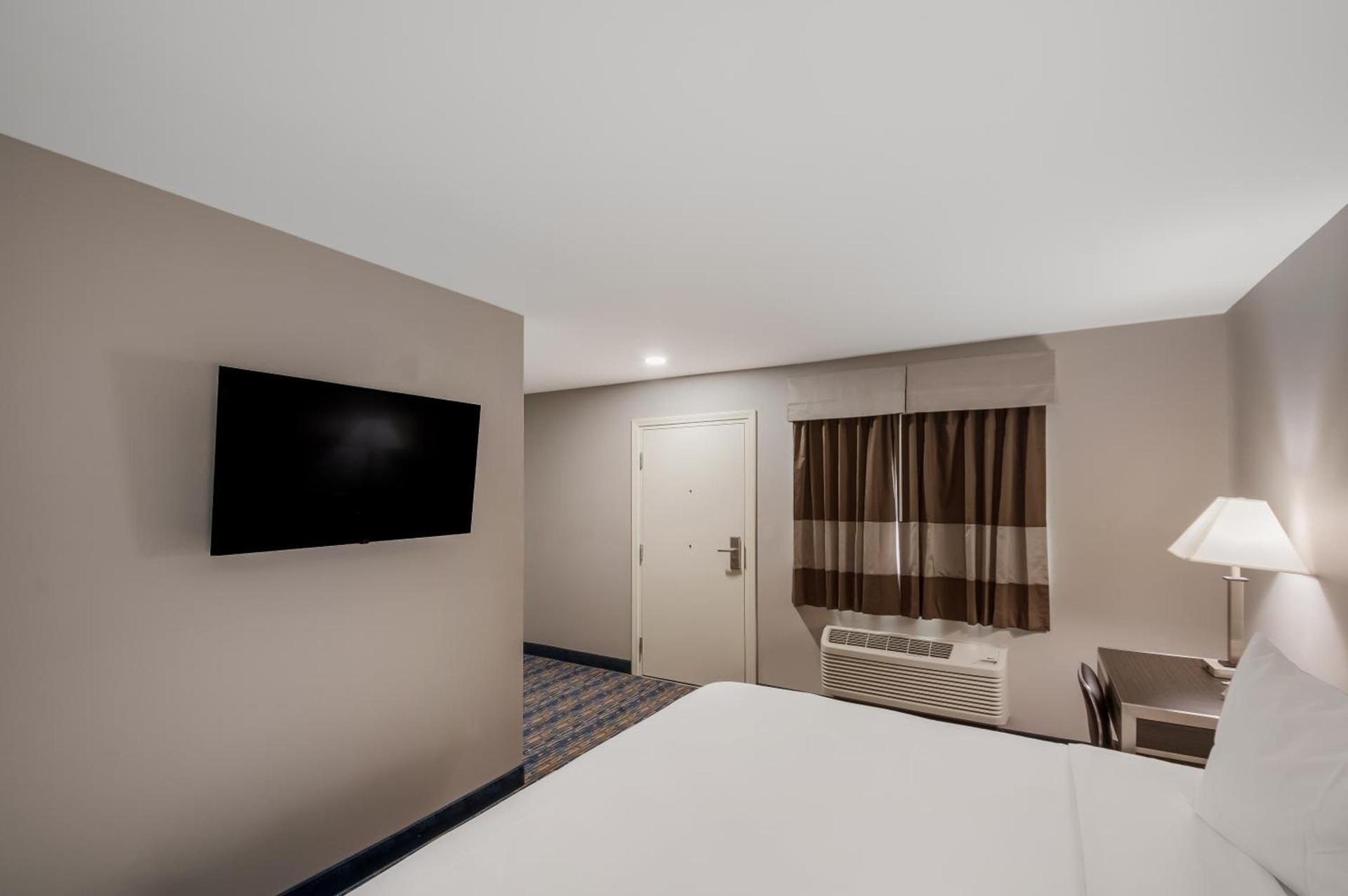 Americas Best Value Inn Farmington photo 7