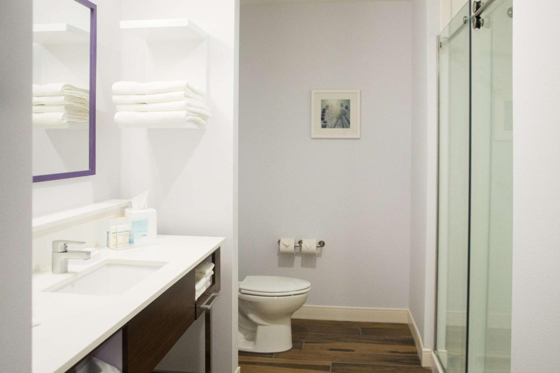 Hampton Inn & Suites Warrington Horsham photo 23