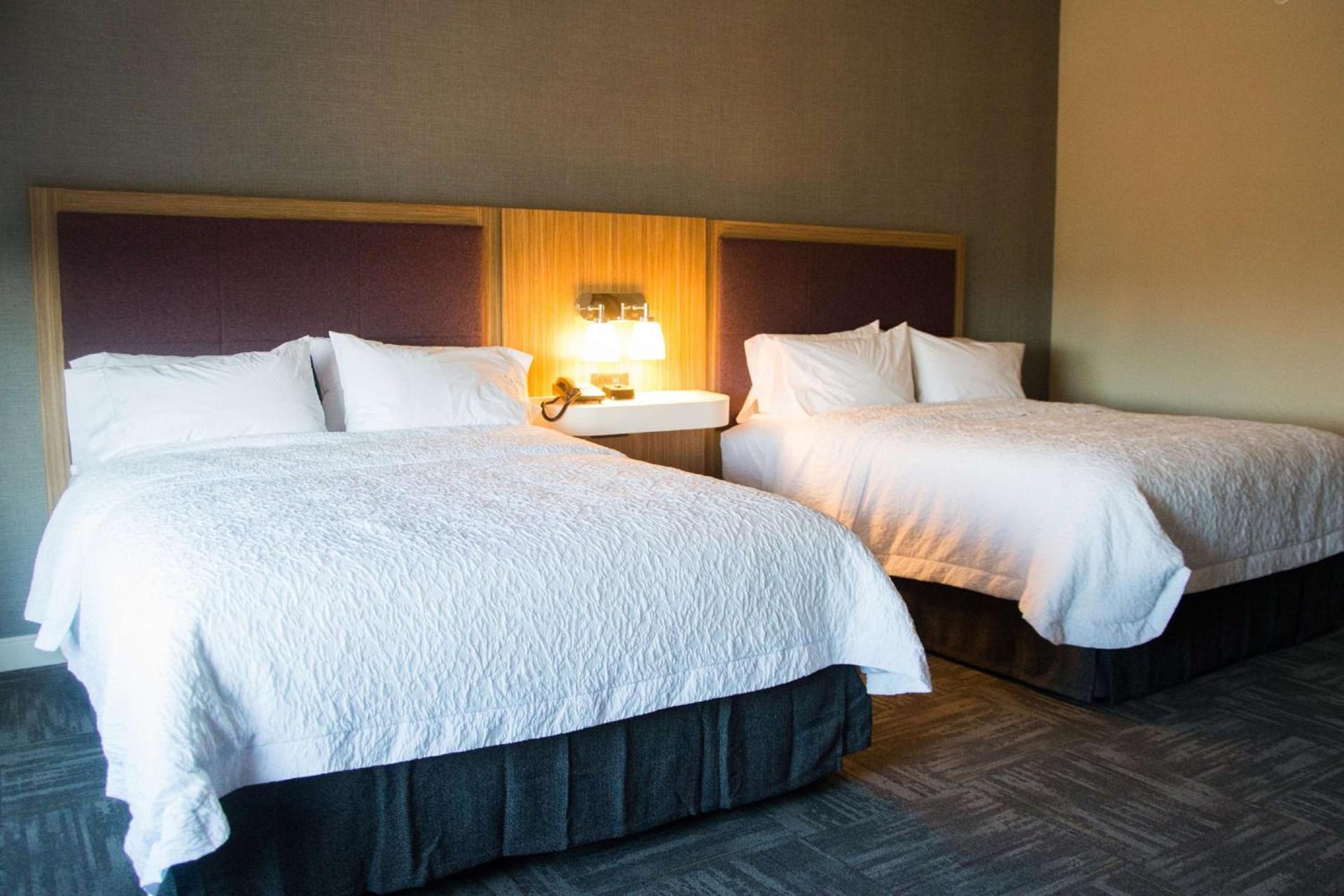 Hampton Inn & Suites Warrington Horsham photo 25