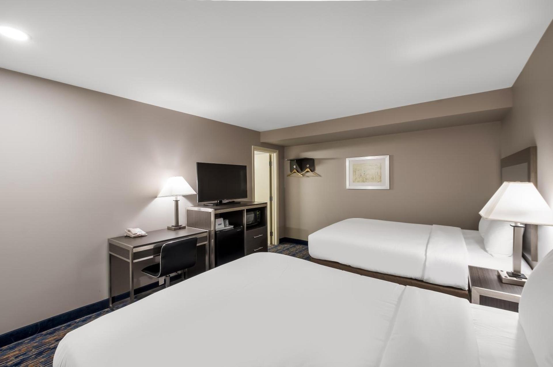 Americas Best Value Inn Farmington photo 15