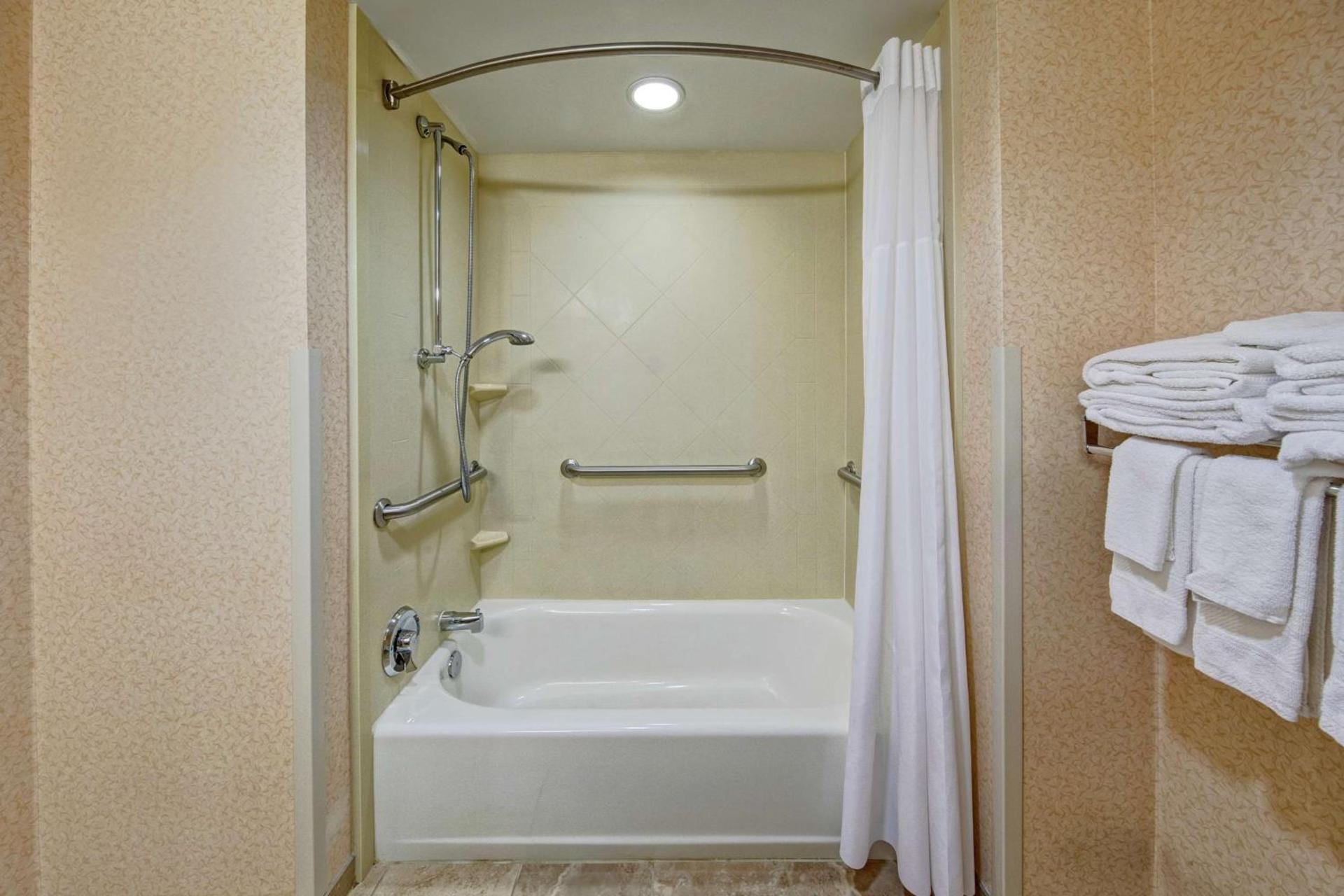Hampton Inn Cambridge photo 20
