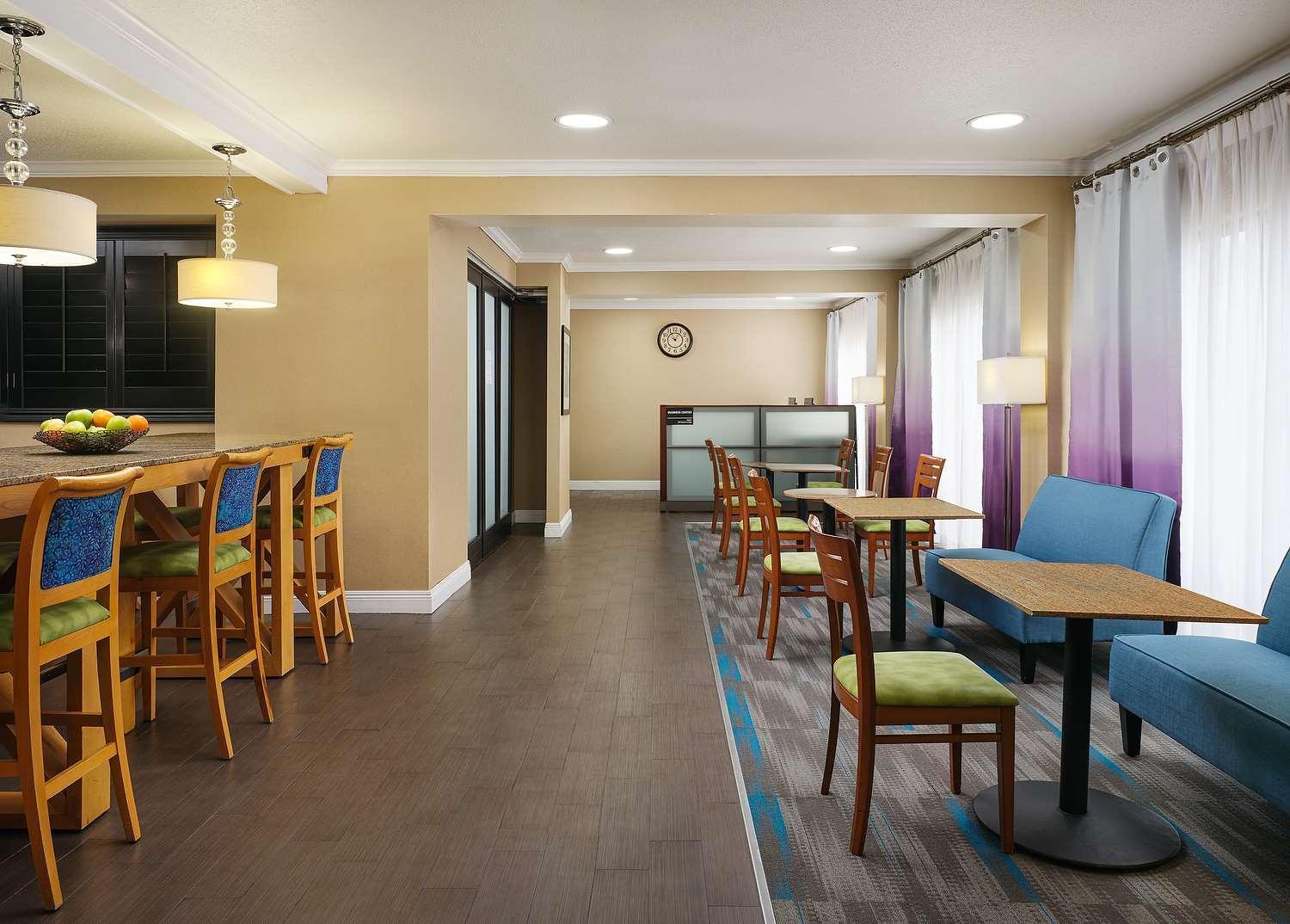 Hampton Inn Covington/Mandeville photo 4