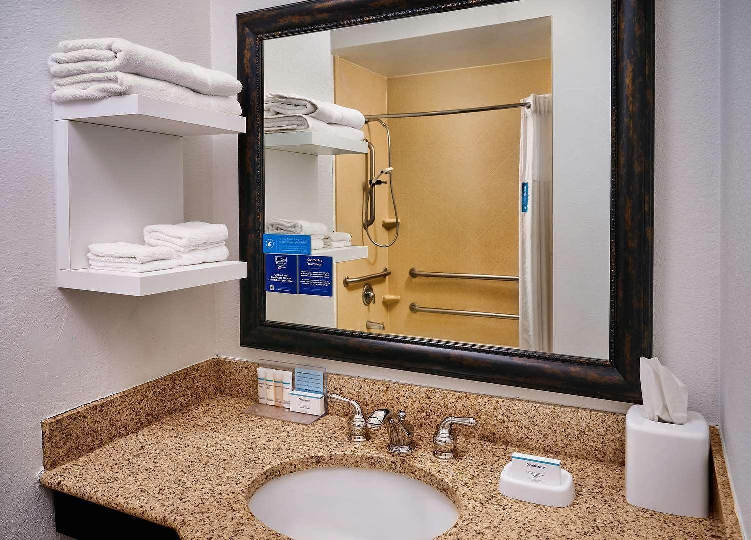 Hampton Inn Covington/Mandeville photo 15