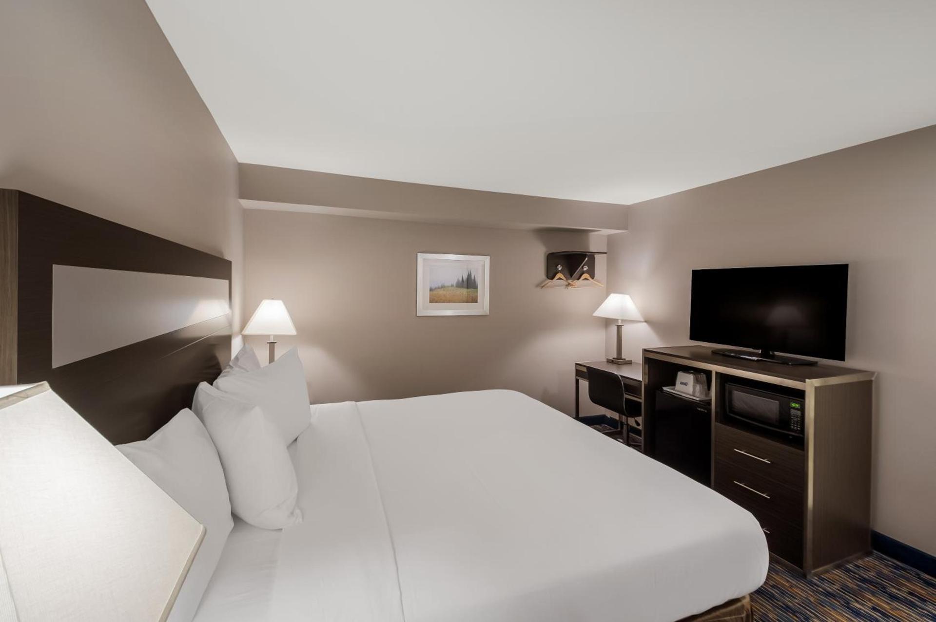 Americas Best Value Inn Farmington photo 18