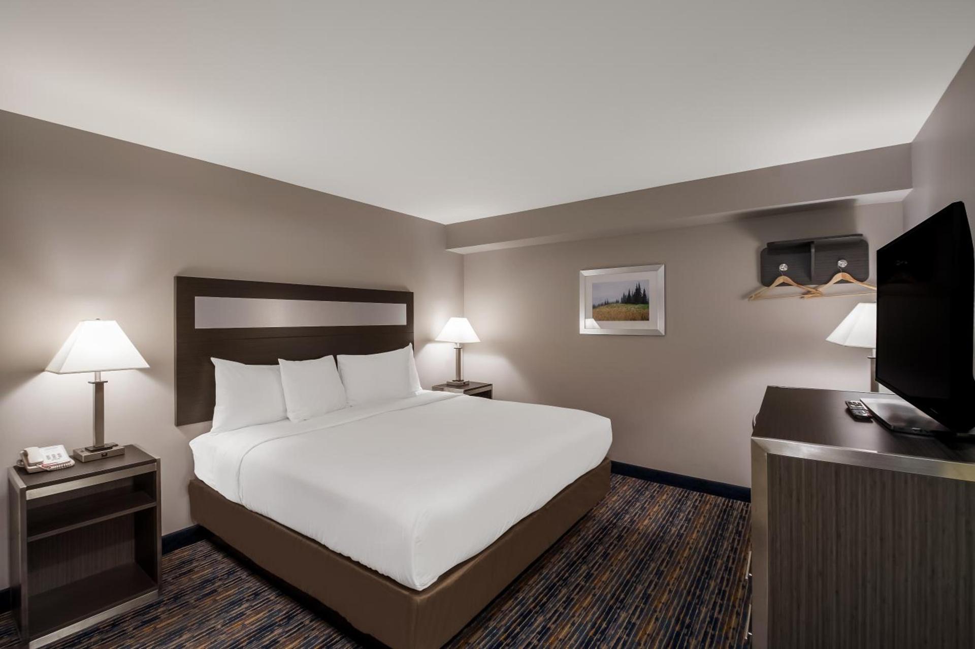 Americas Best Value Inn Farmington photo 16