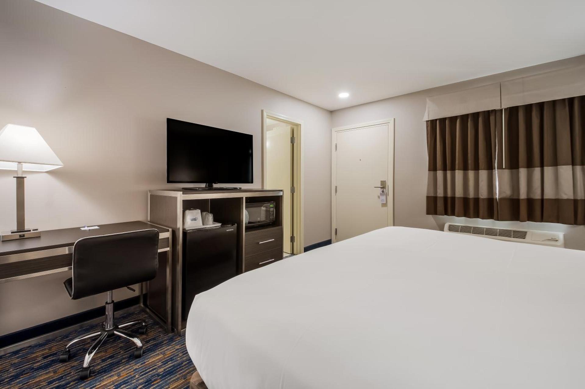Americas Best Value Inn Farmington photo 20