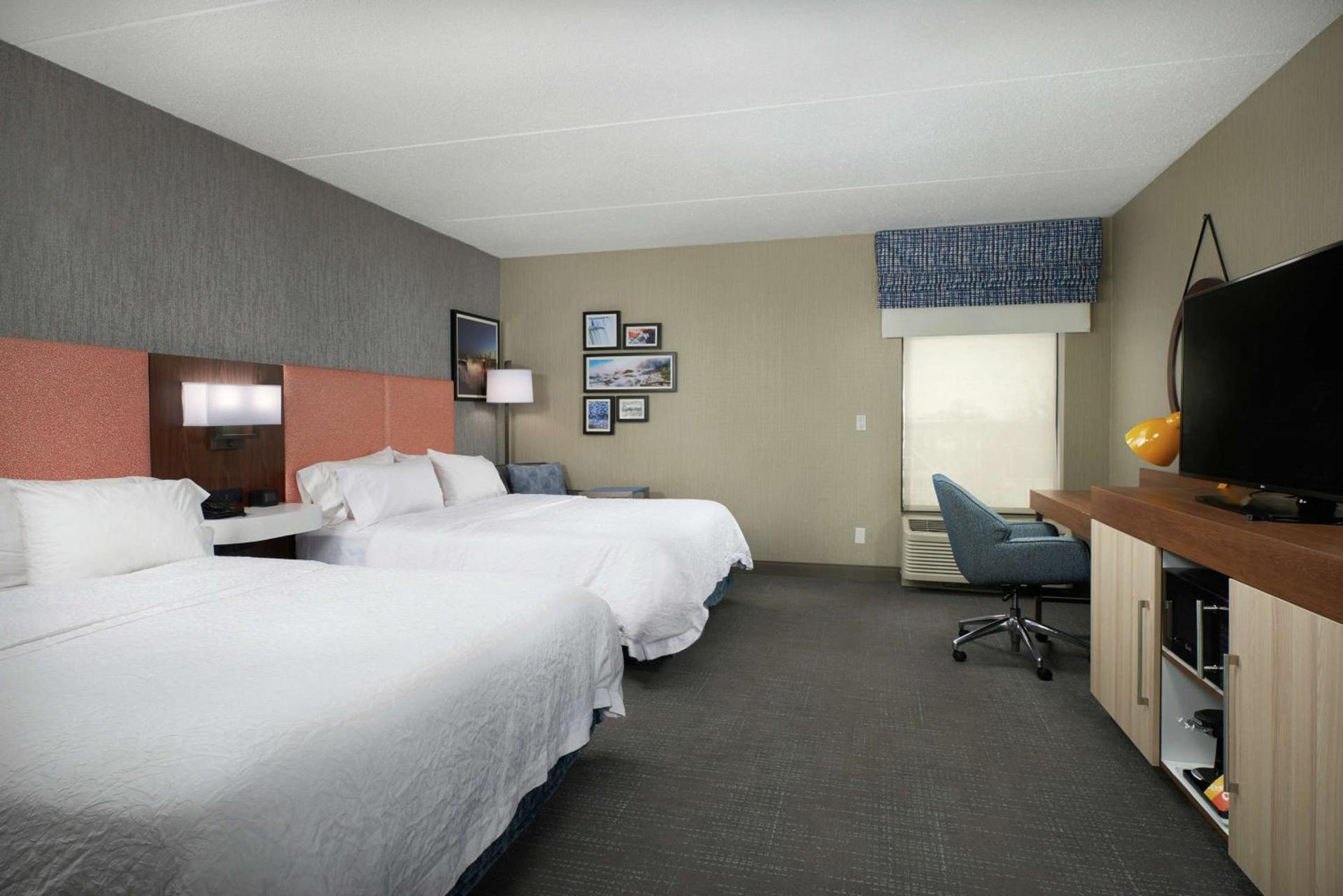 Hampton Inn Niagara Falls photo 17