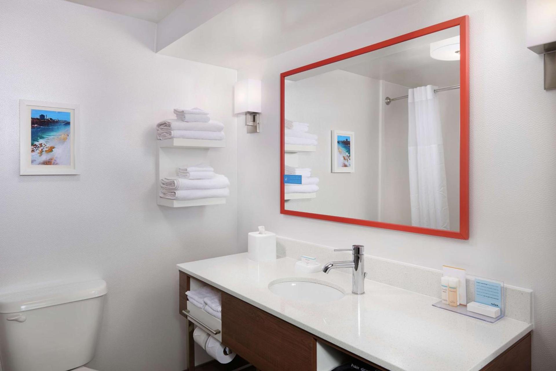 Hampton Inn Niagara Falls photo 18