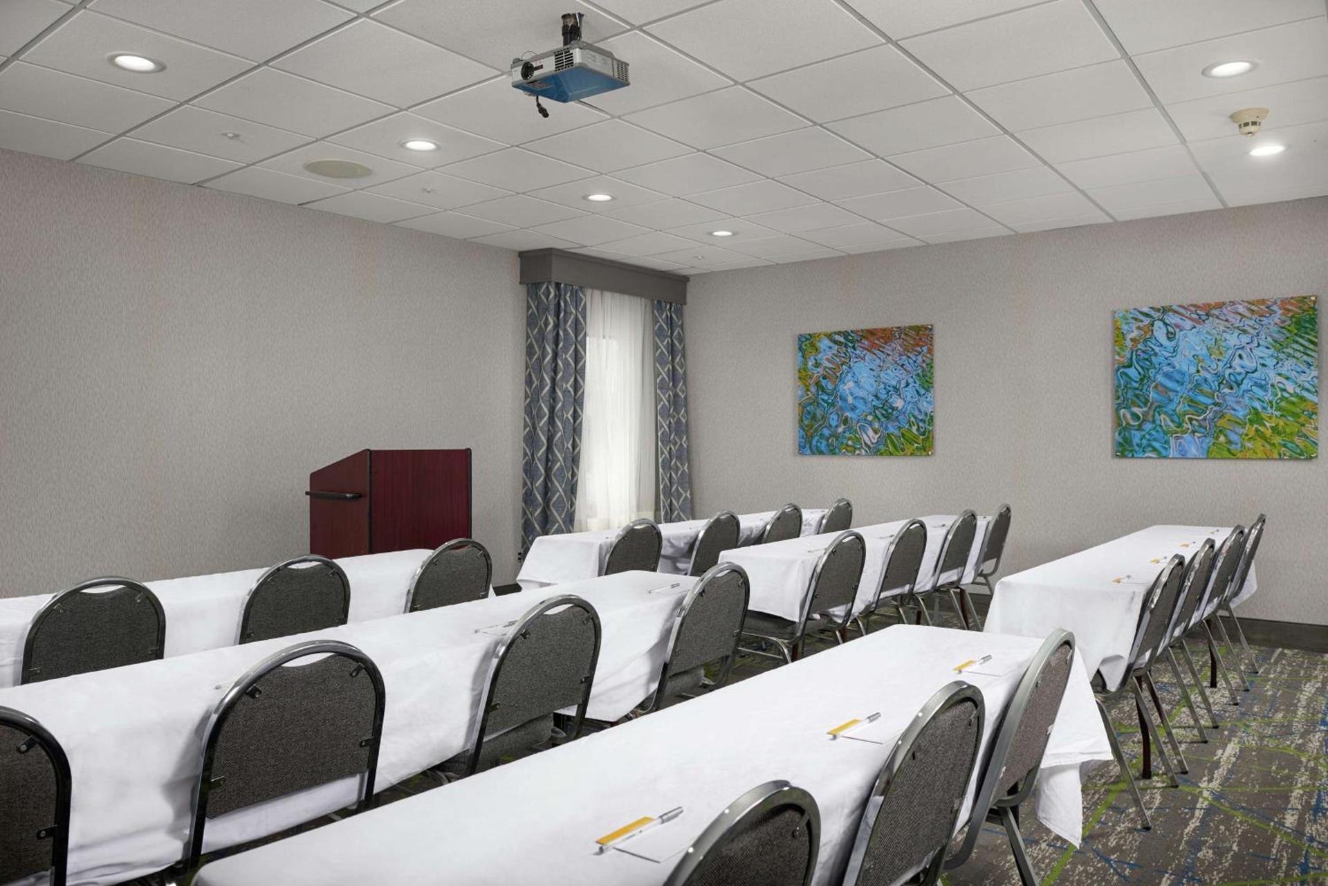 Hampton Inn Niagara Falls photo 21