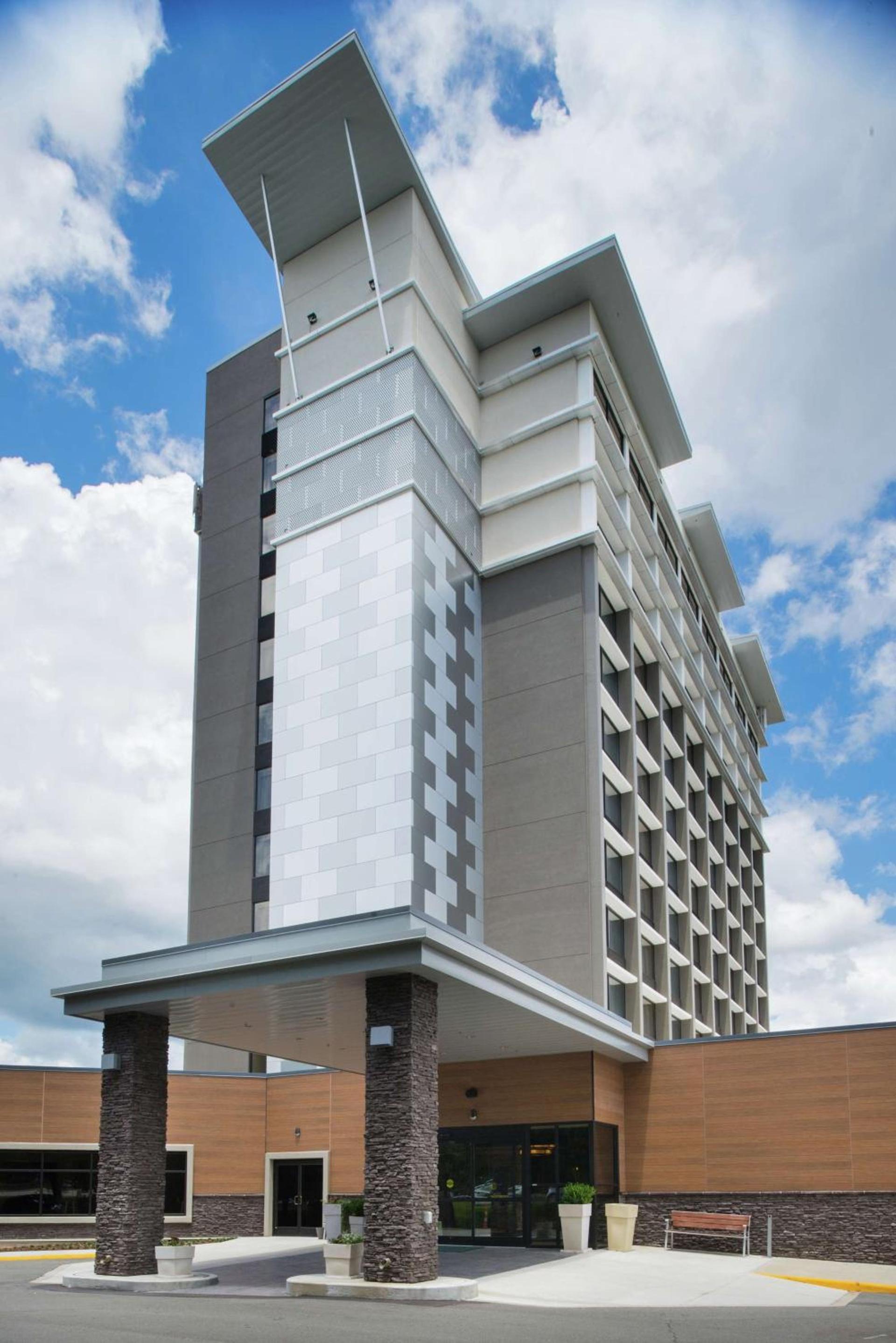 Doubletree By Hilton Raleigh Crabtree Valley photo 2
