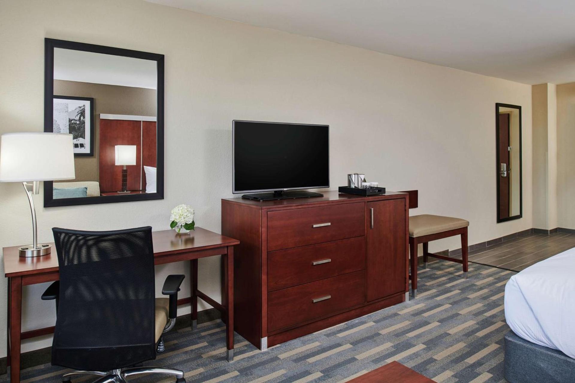 Doubletree By Hilton Raleigh Crabtree Valley photo 6