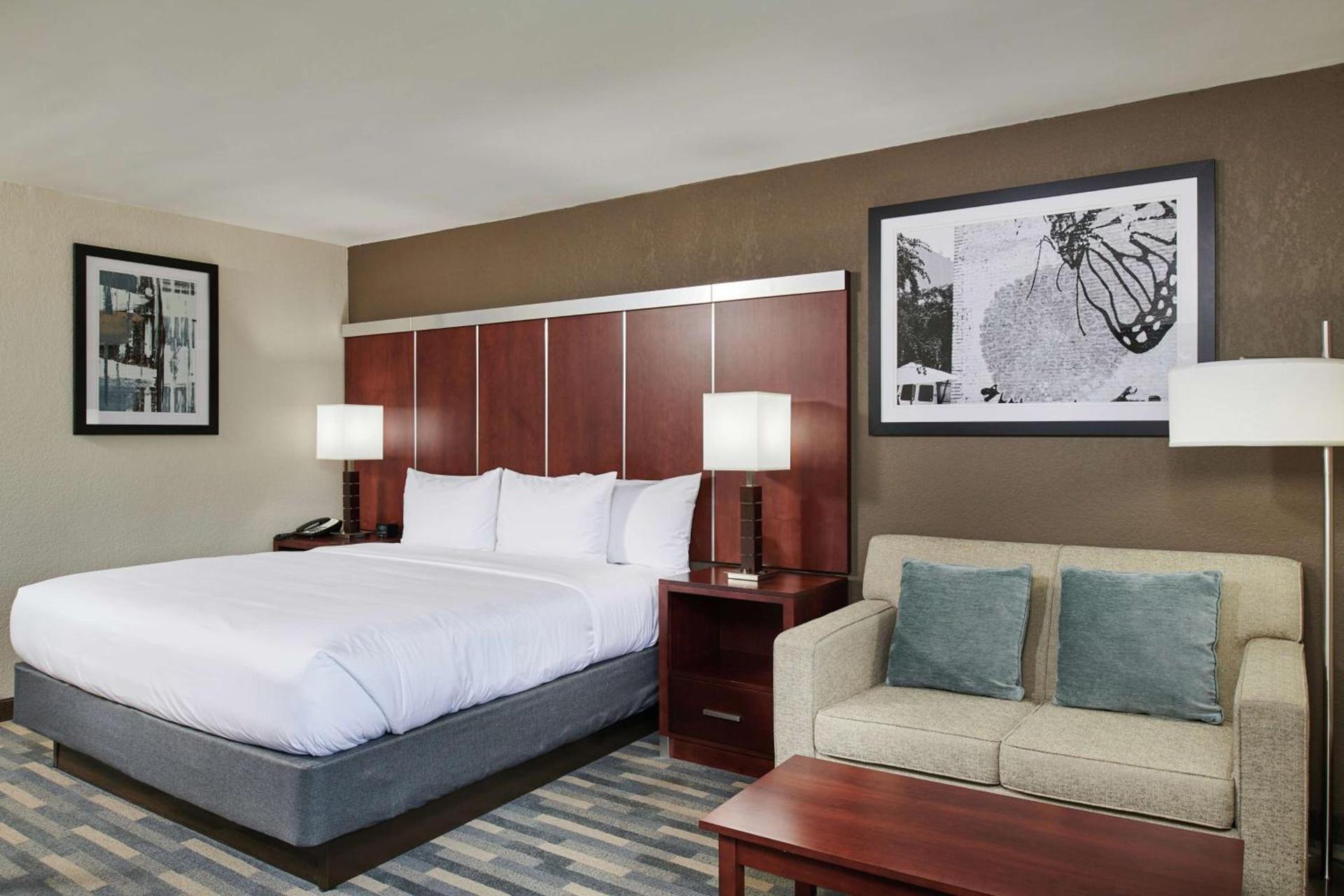 Doubletree By Hilton Raleigh Crabtree Valley photo 7
