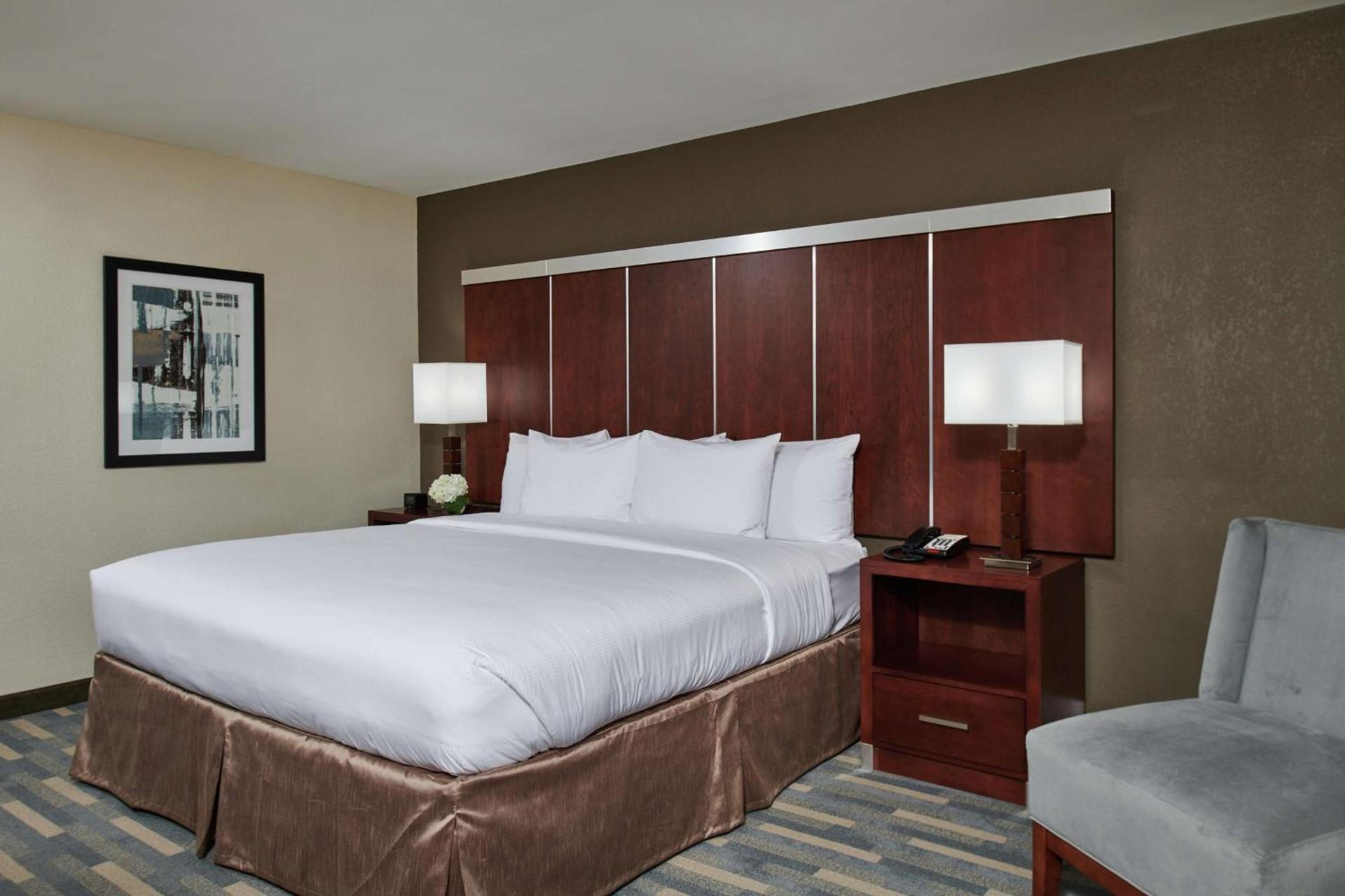 Doubletree By Hilton Raleigh Crabtree Valley photo 10