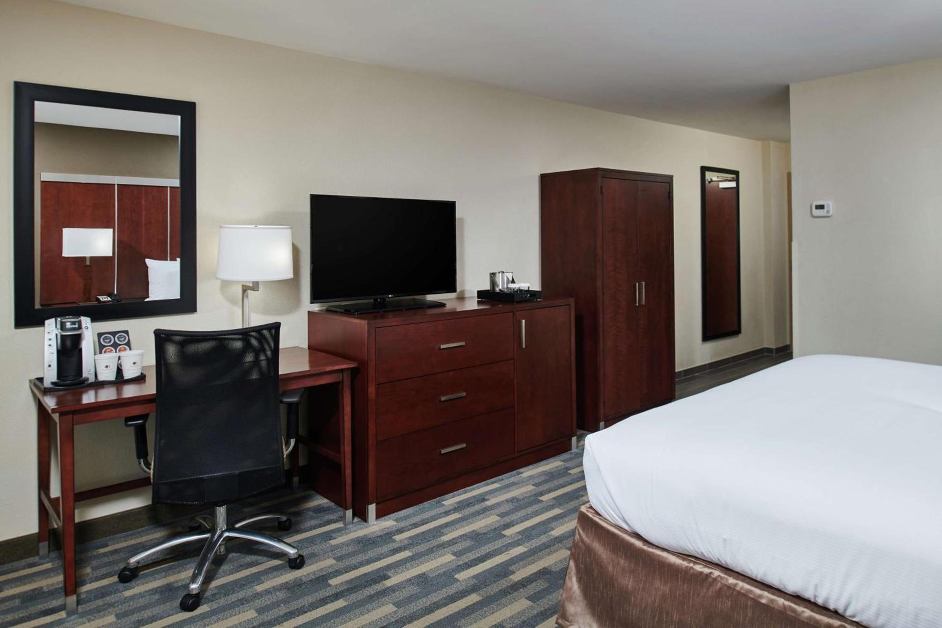Doubletree By Hilton Raleigh Crabtree Valley photo 11
