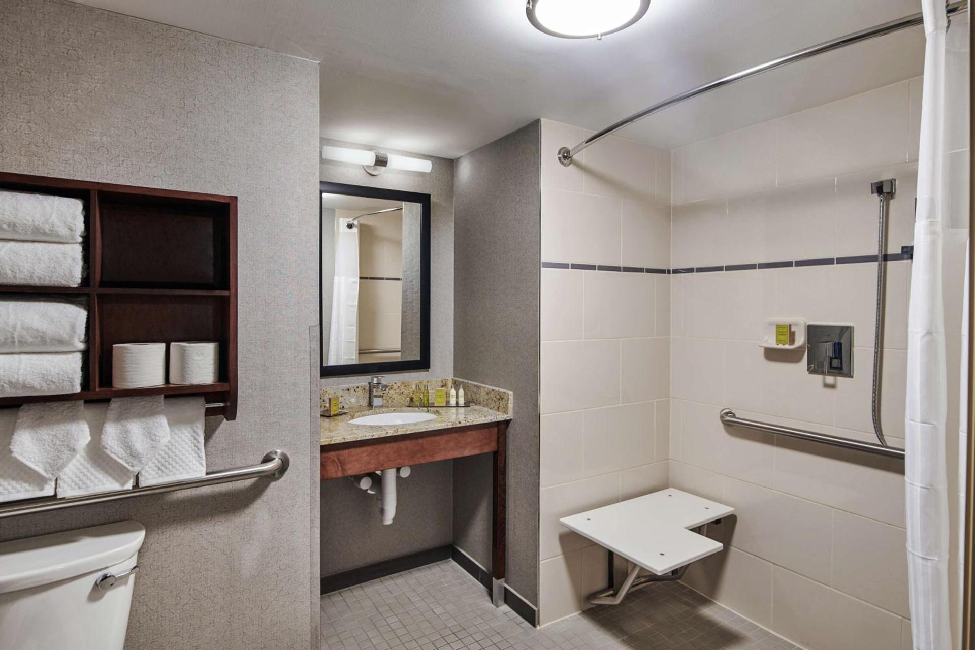 Doubletree By Hilton Raleigh Crabtree Valley photo 12