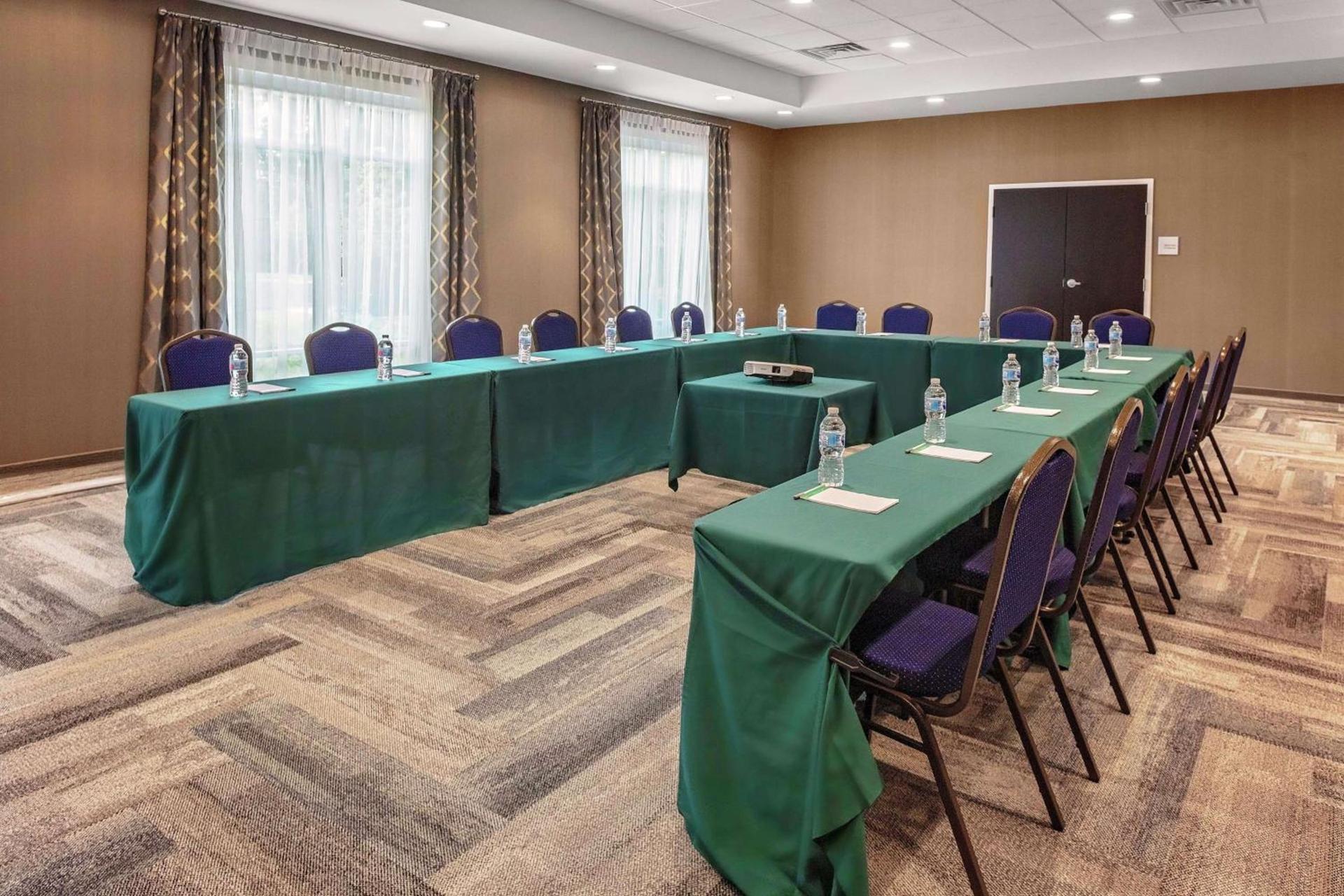 Hampton Inn Cranbury photo 17