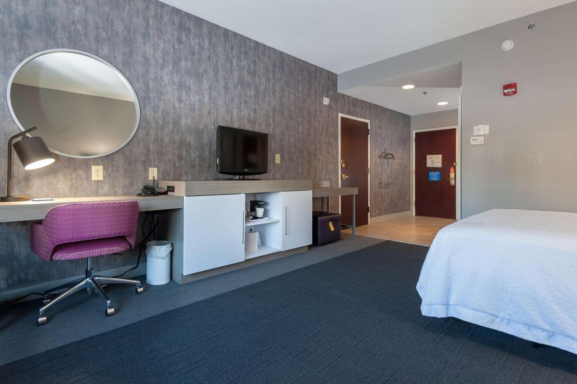 Hampton Inn East Windsor photo 28