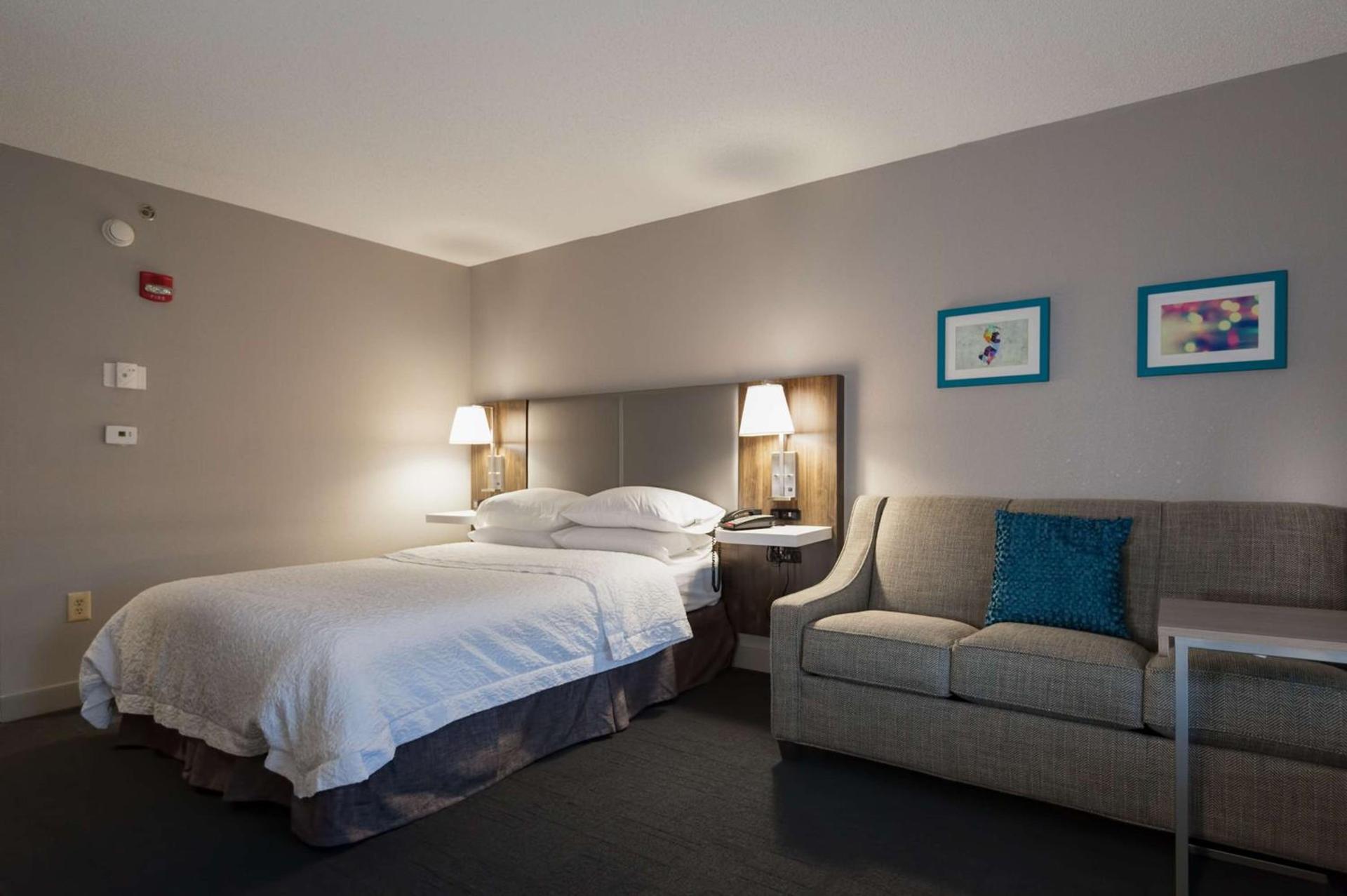 Hampton Inn East Windsor photo 29