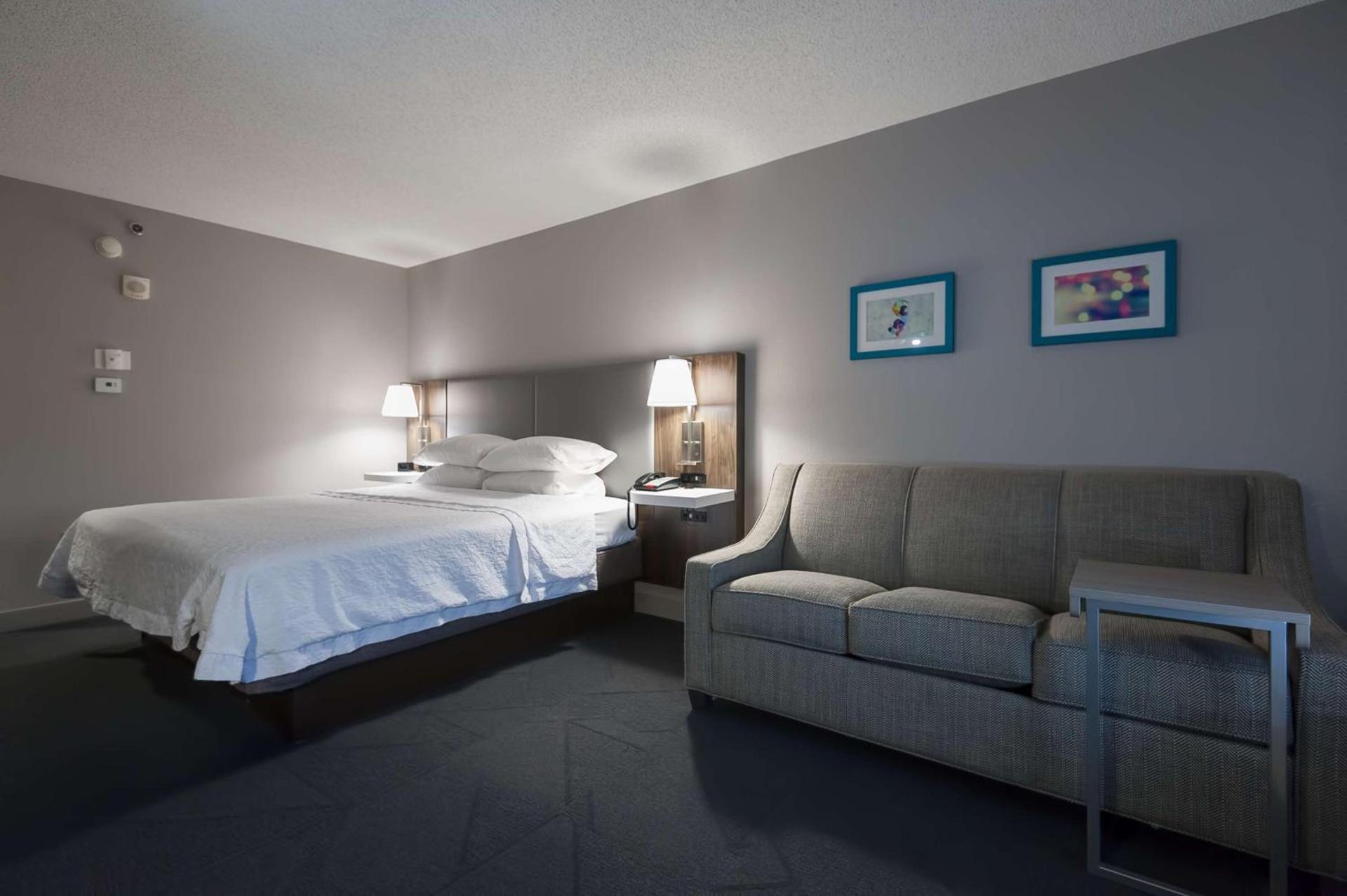 Hampton Inn East Windsor photo 30