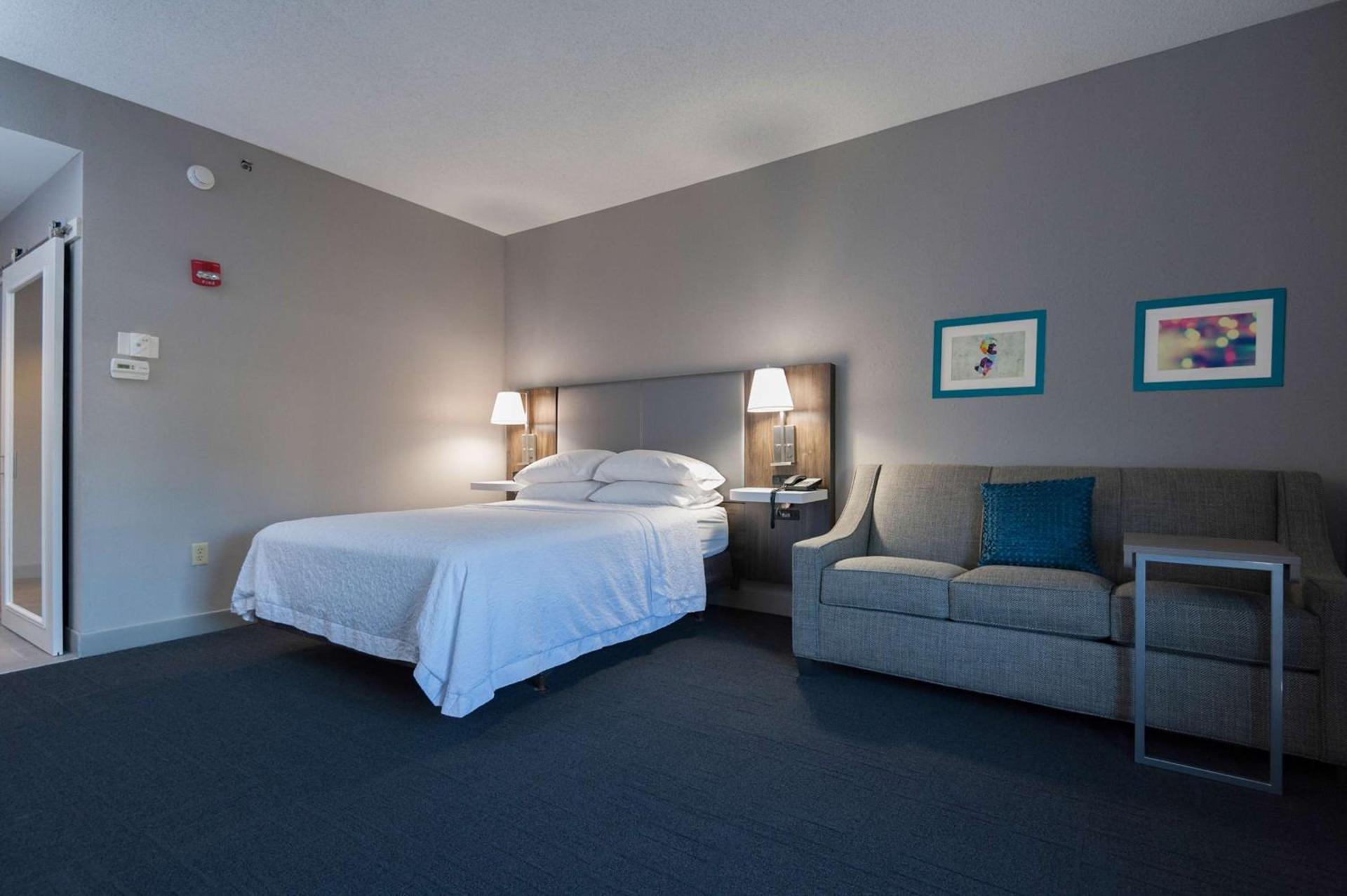 Hampton Inn East Windsor photo 34