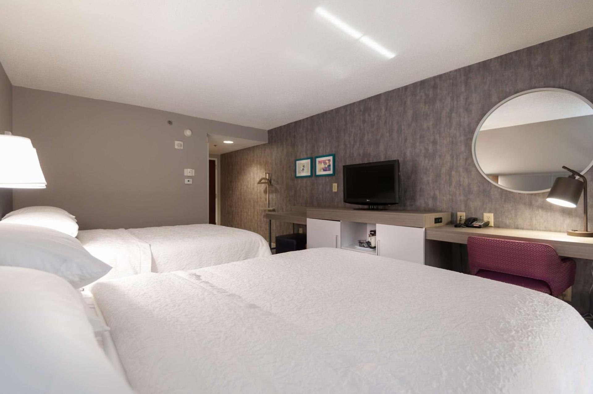 Hampton Inn East Windsor photo 35