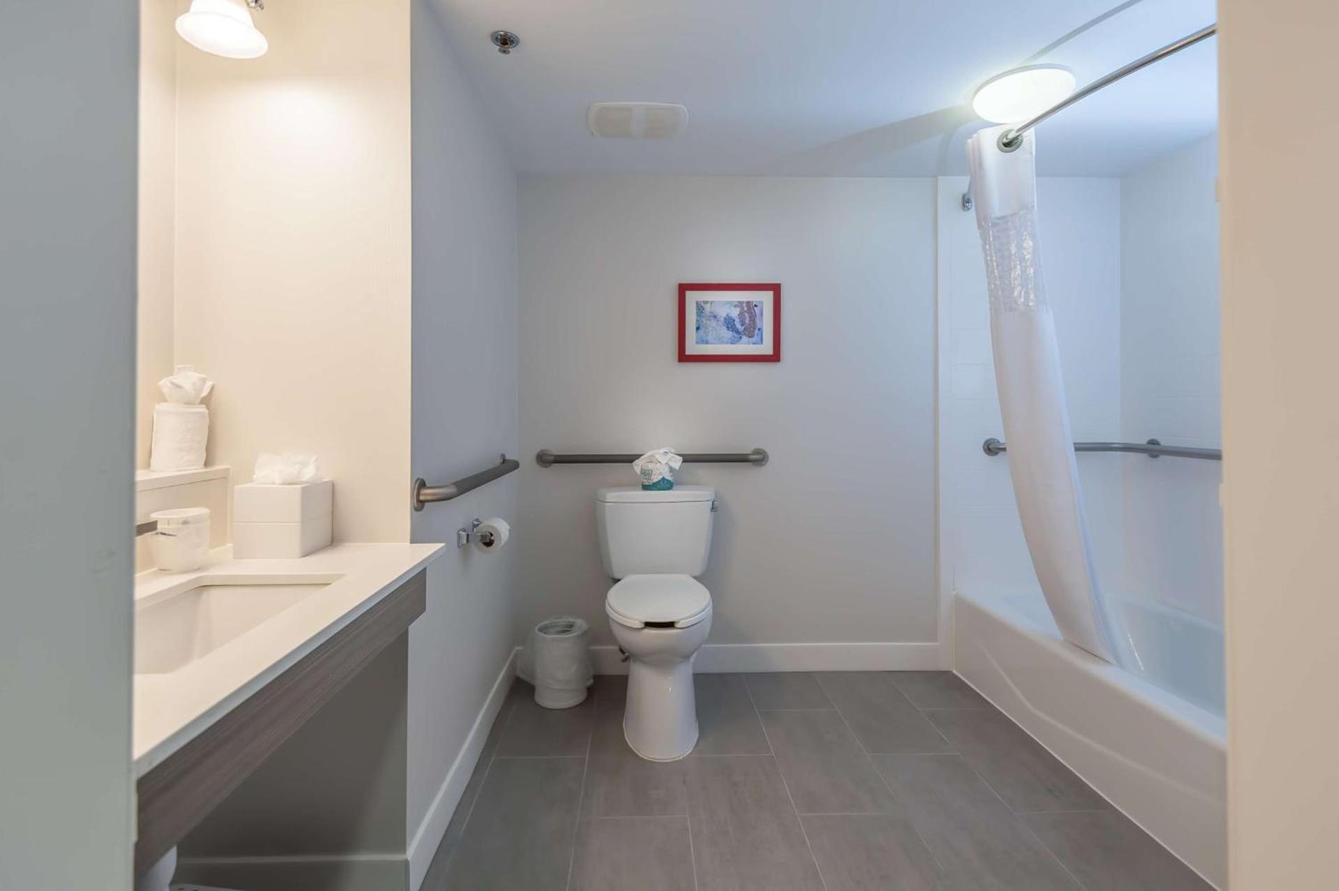 Hampton Inn East Windsor photo 36