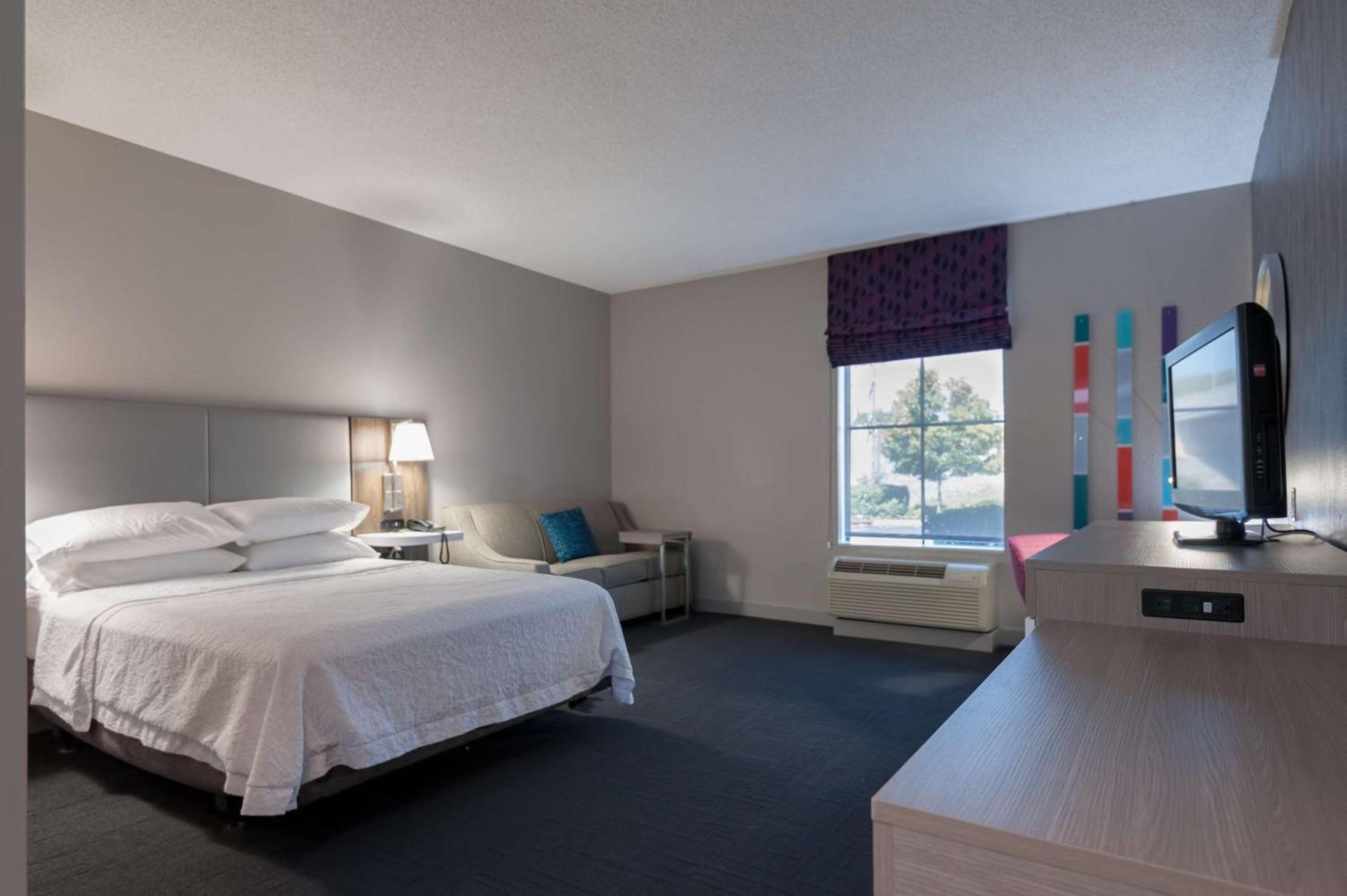 Hampton Inn East Windsor photo 51
