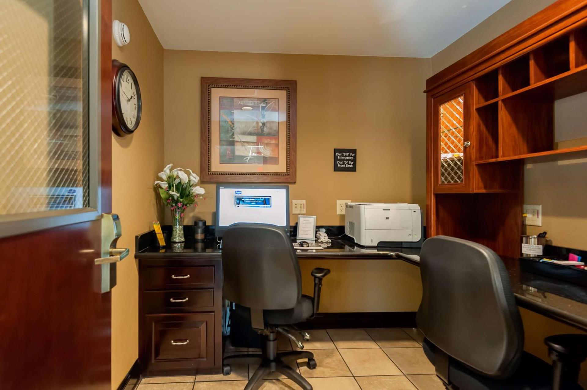 Hampton Inn East Windsor photo 53