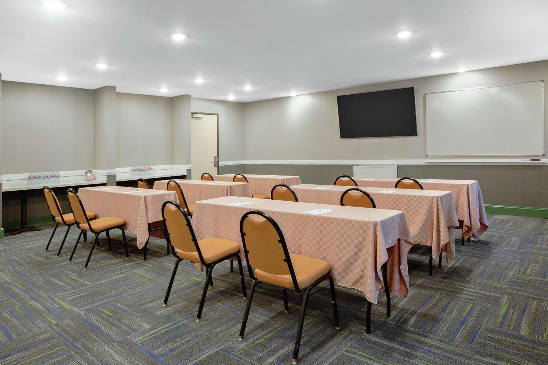 Hampton Inn & Suites Mountain View photo 36