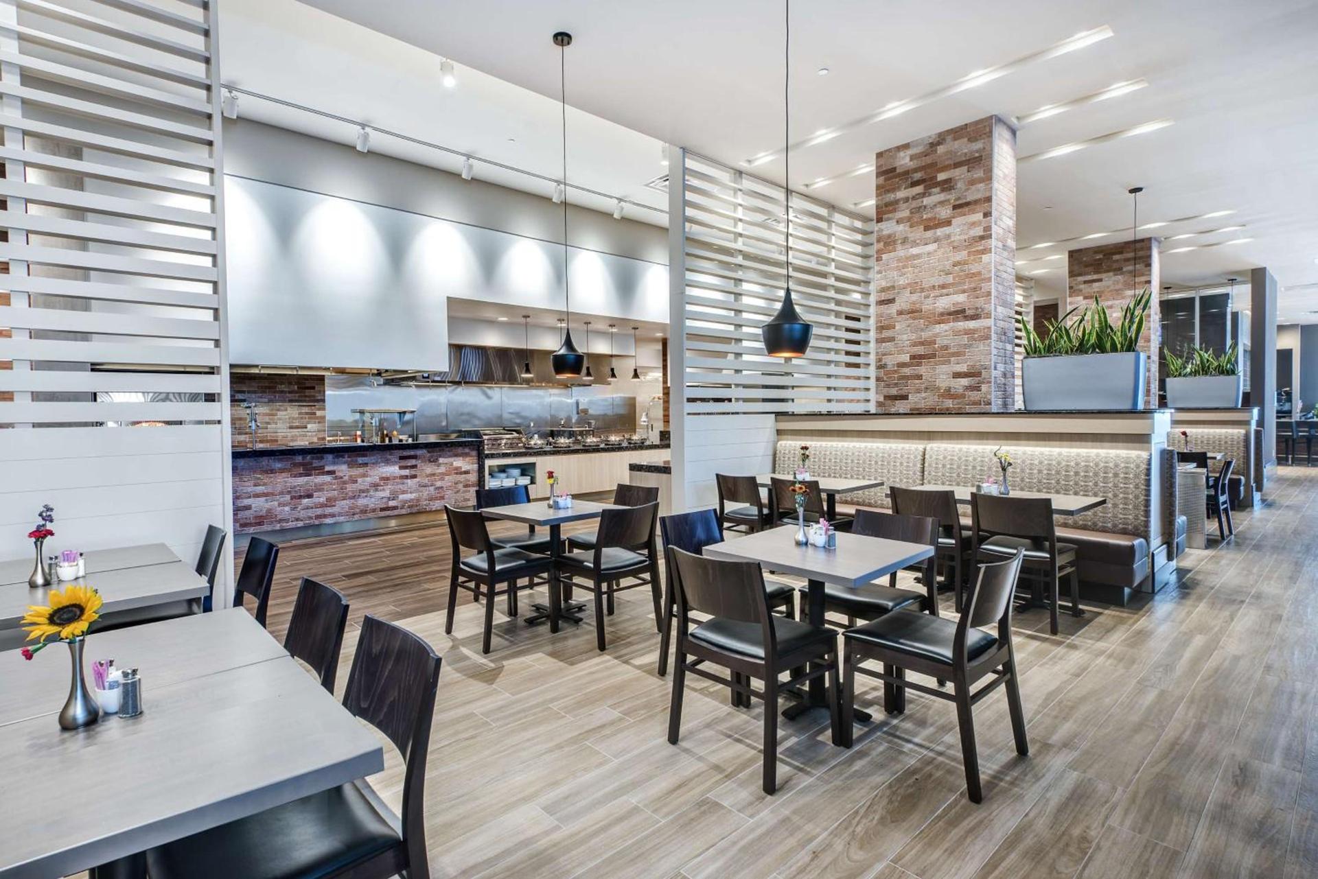 Embassy Suites By Hilton College Station photo 16