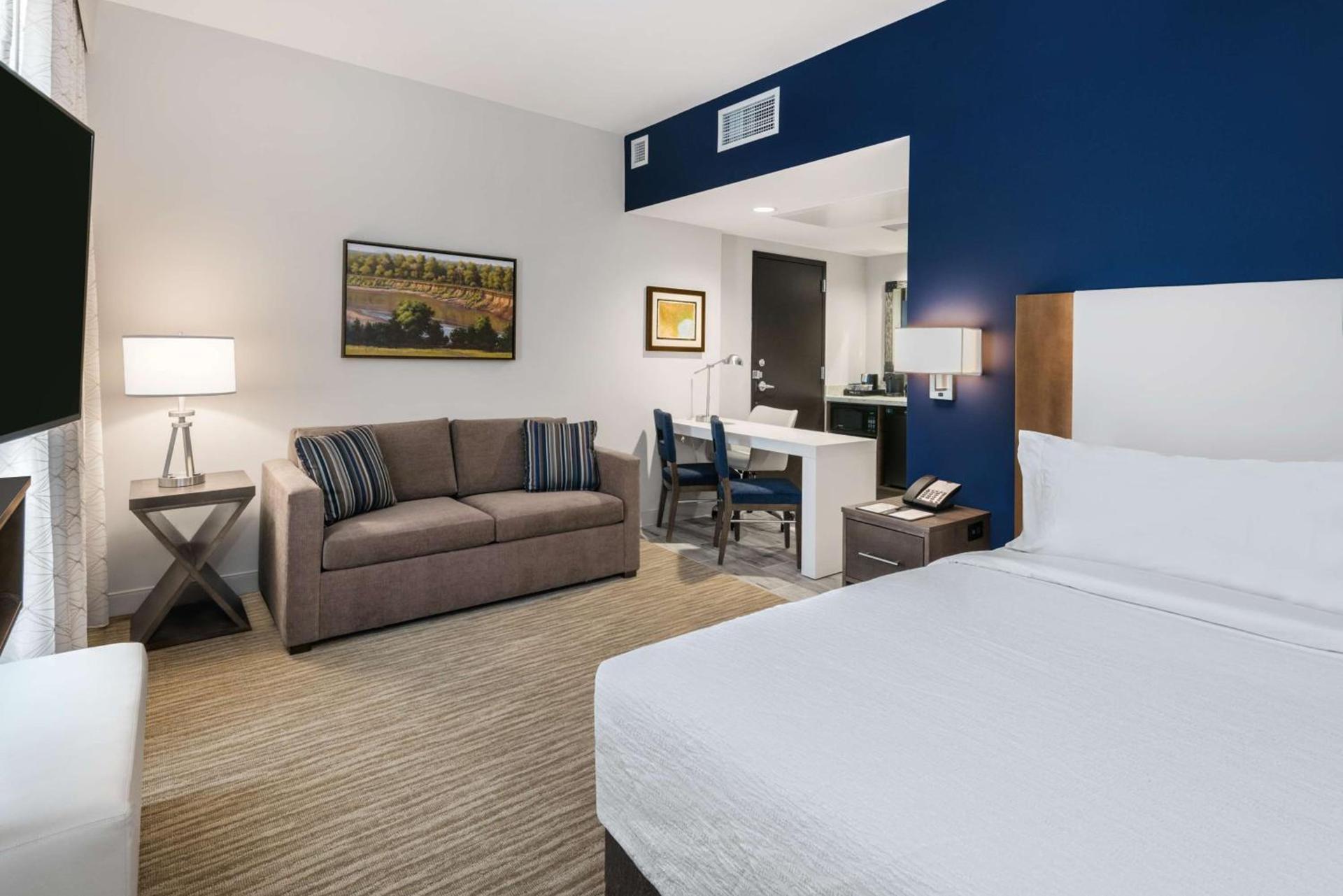 Embassy Suites By Hilton College Station photo 22