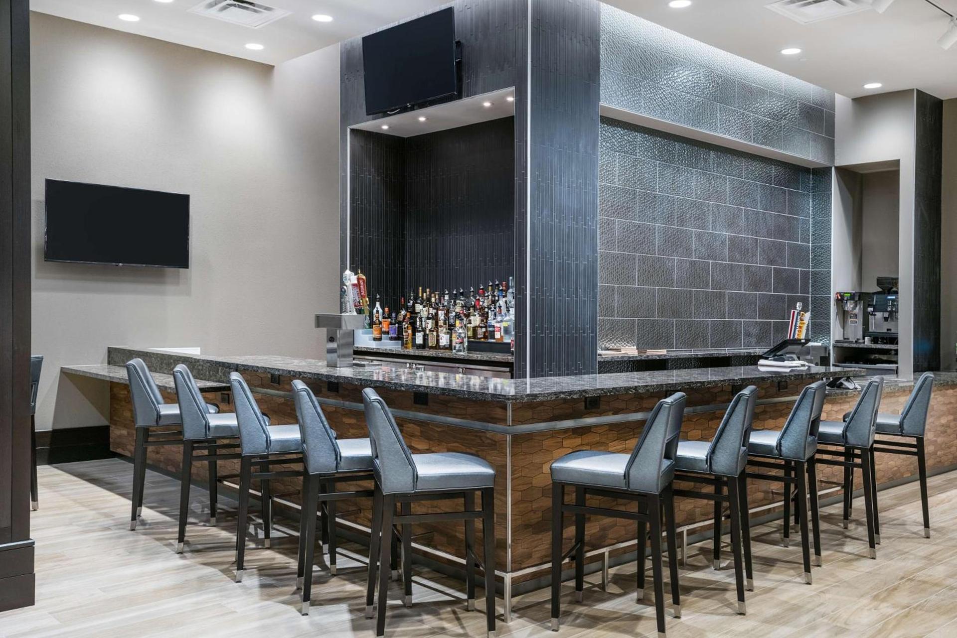 Embassy Suites By Hilton College Station photo 31