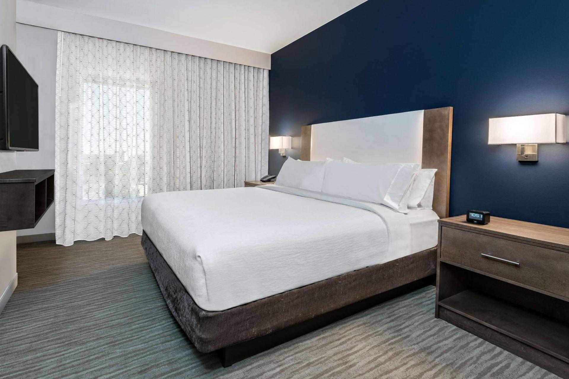 Embassy Suites By Hilton College Station photo 32