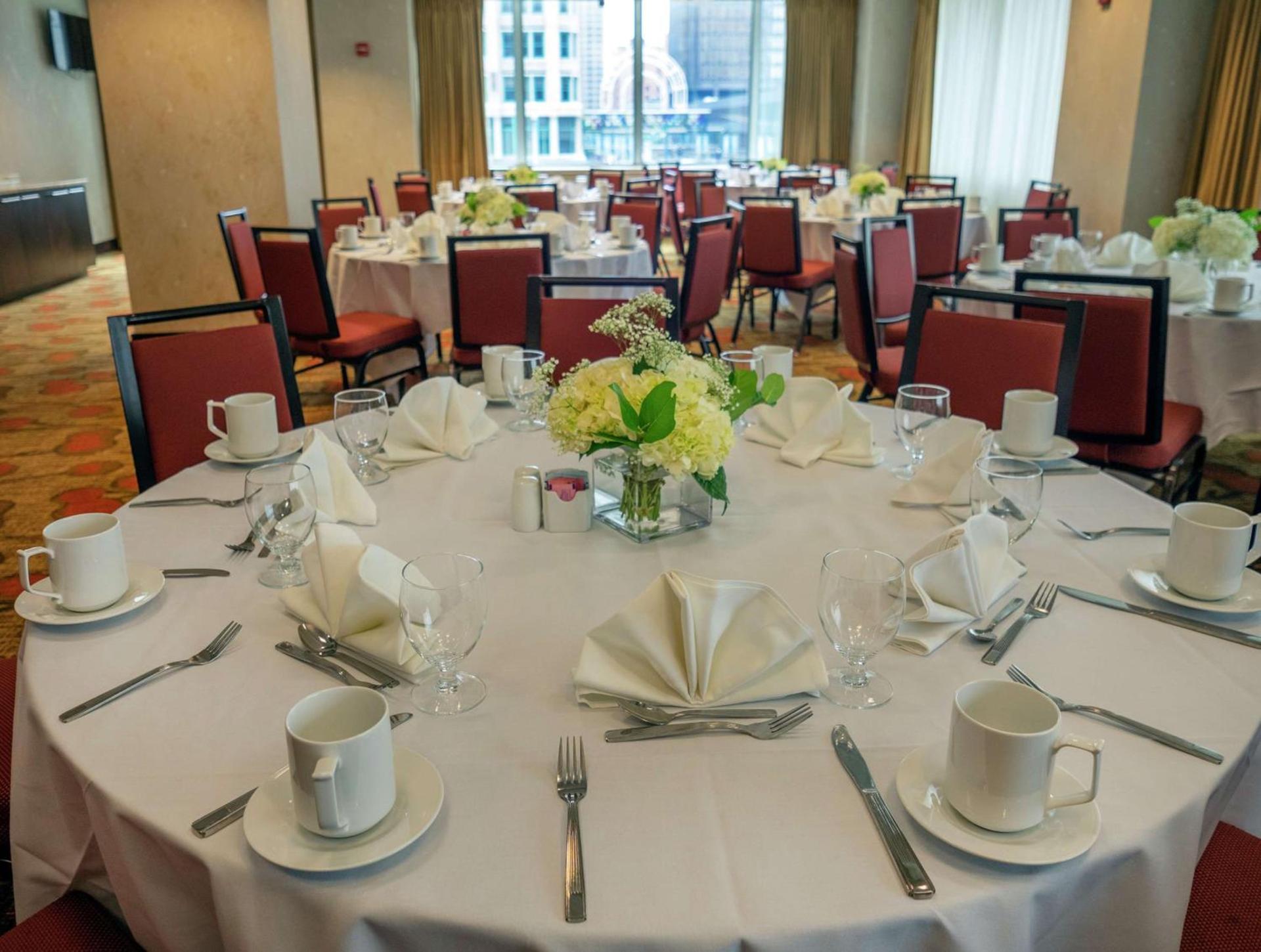 The Hilton Garden Inn Buffalo-Downtown photo 16