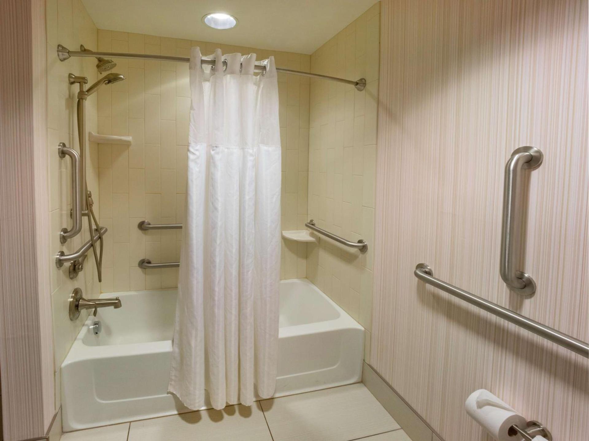 The Hilton Garden Inn Buffalo-Downtown photo 31
