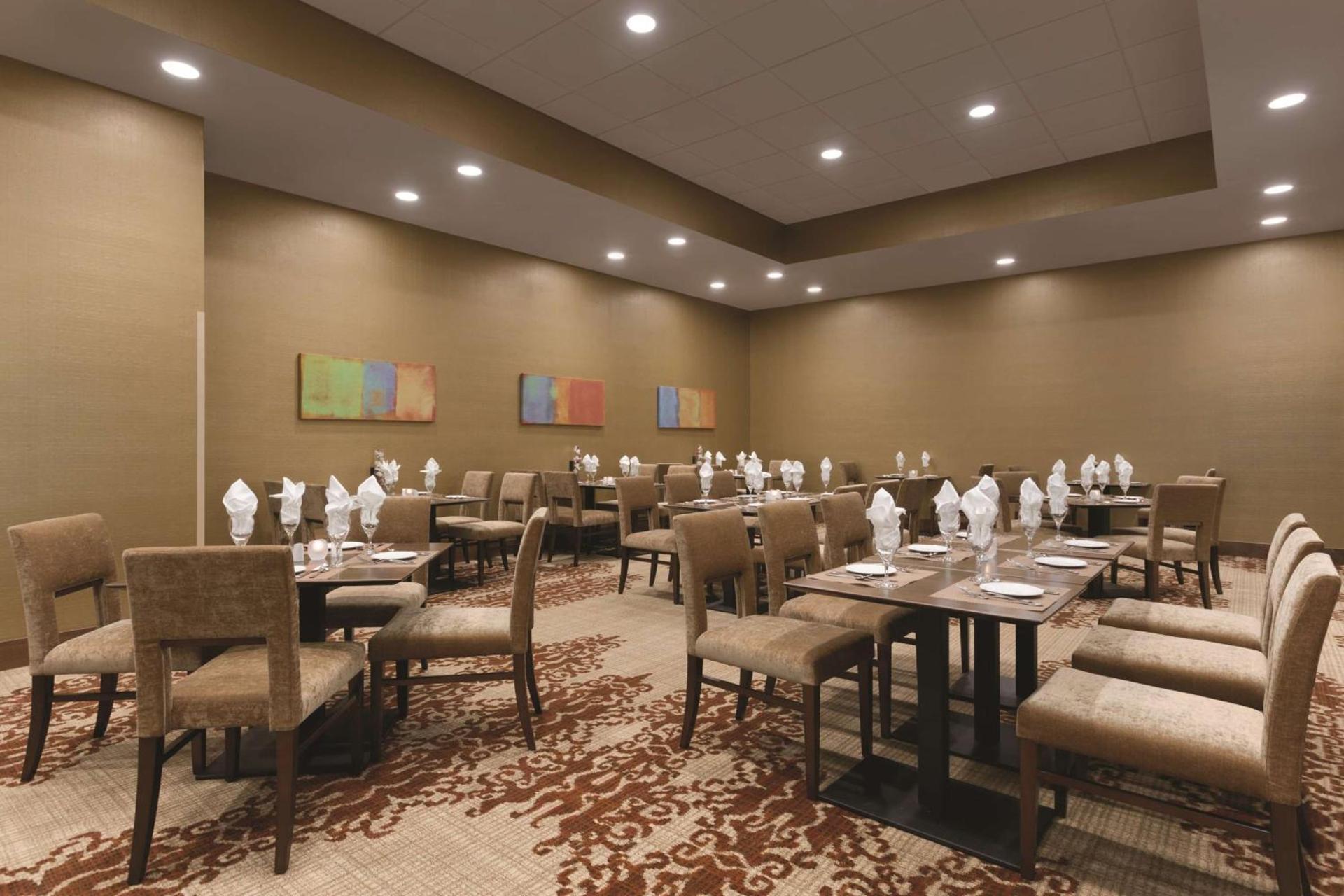 Embassy Suites by Hilton Akron Canton Airport photo 13