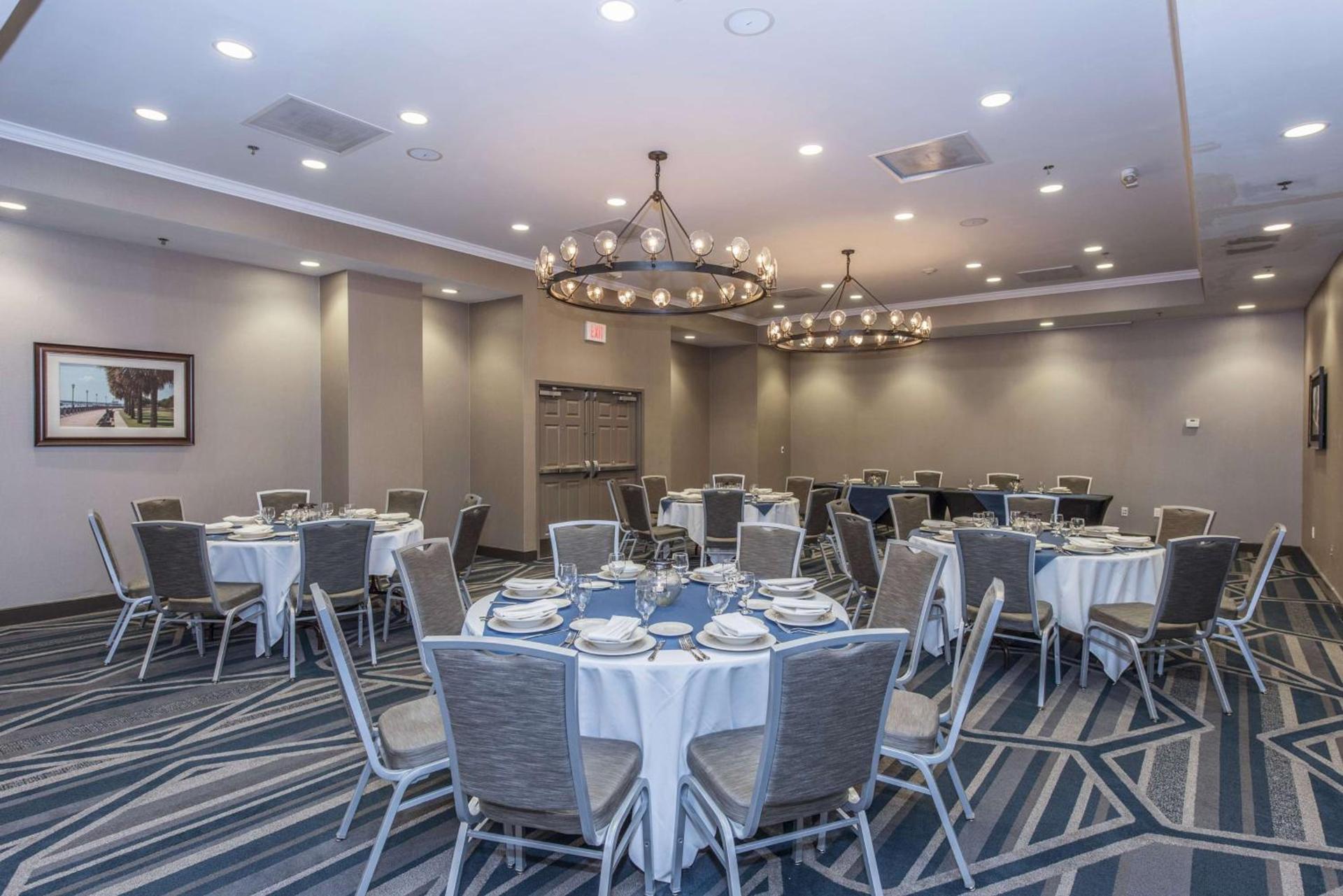 DoubleTree by Hilton North Charleston - Convention Center photo 22