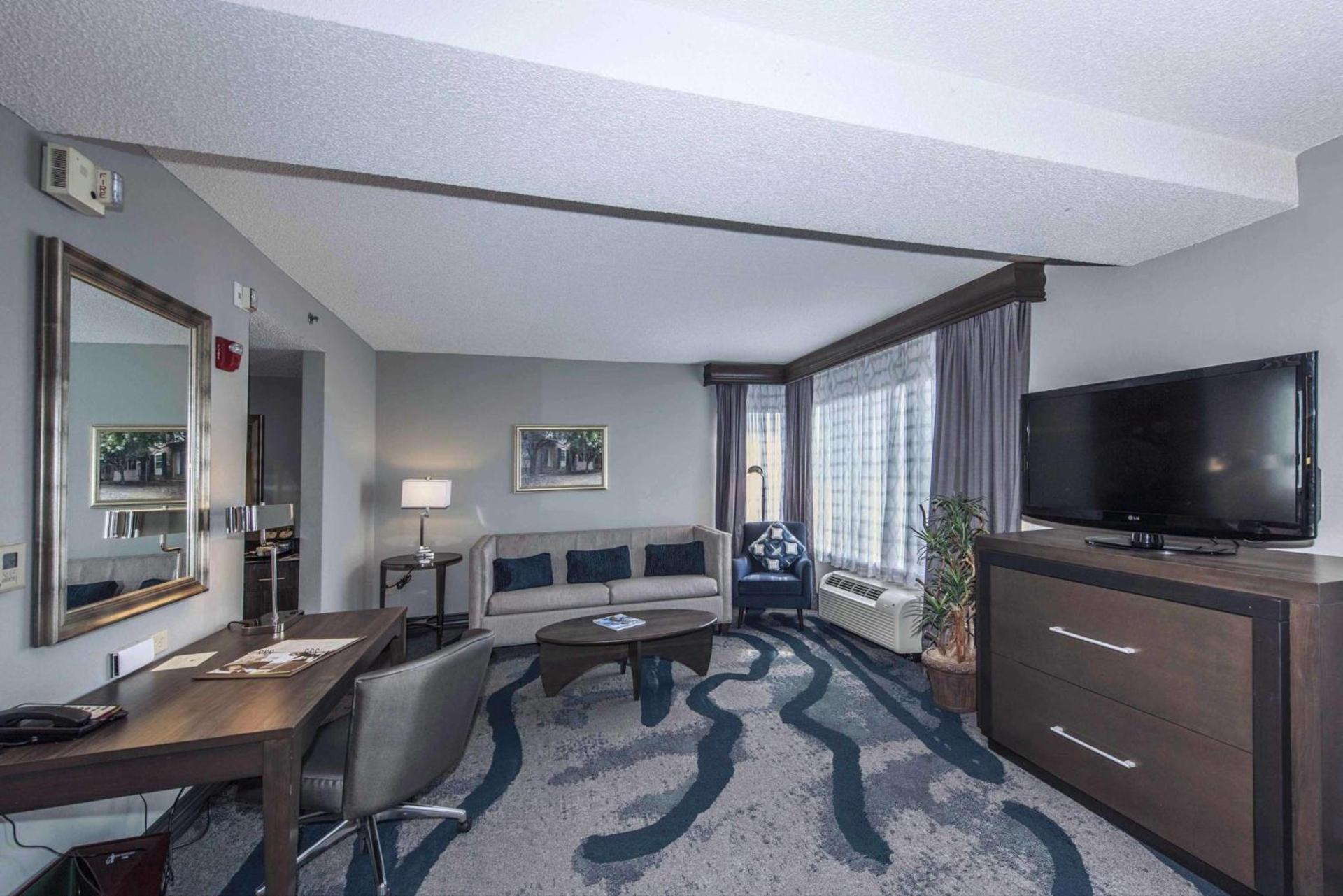 DoubleTree by Hilton North Charleston - Convention Center photo 33