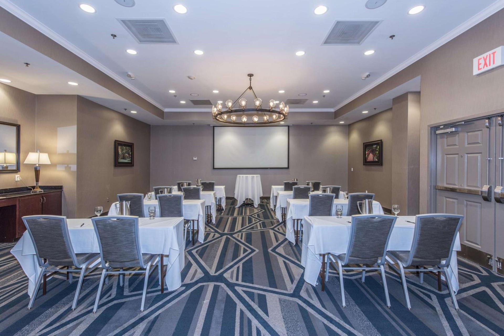 DoubleTree by Hilton North Charleston - Convention Center photo 38