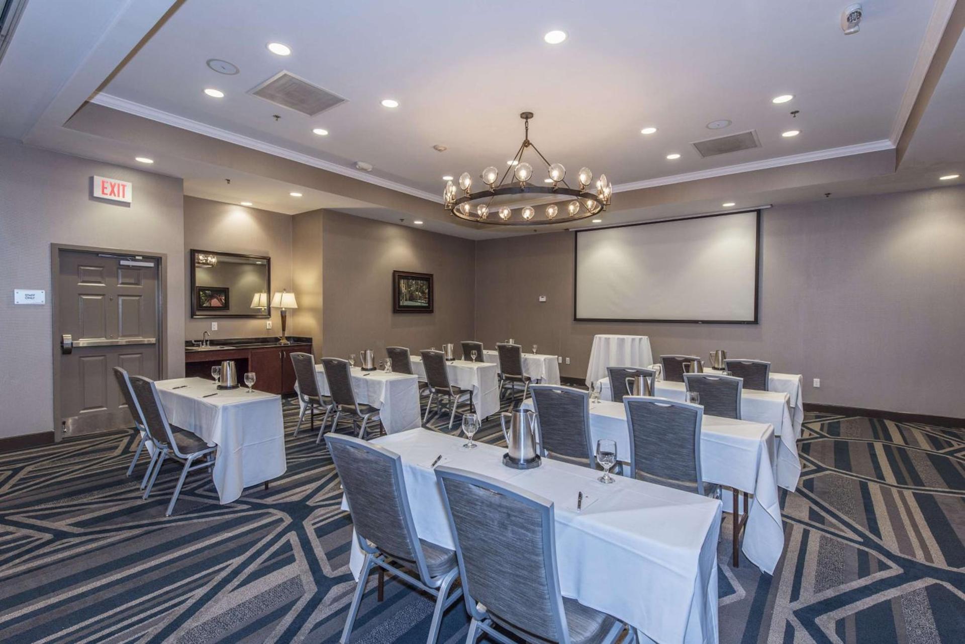 DoubleTree by Hilton North Charleston - Convention Center photo 39