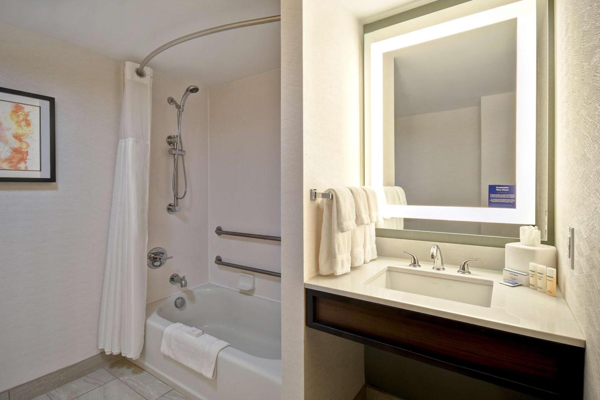 Hilton Garden Inn Detroit Metro Airport photo 20
